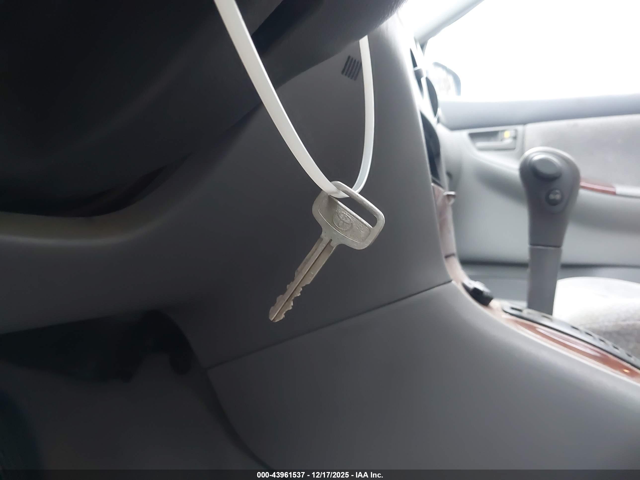 TOYOTA COROLLA image 11