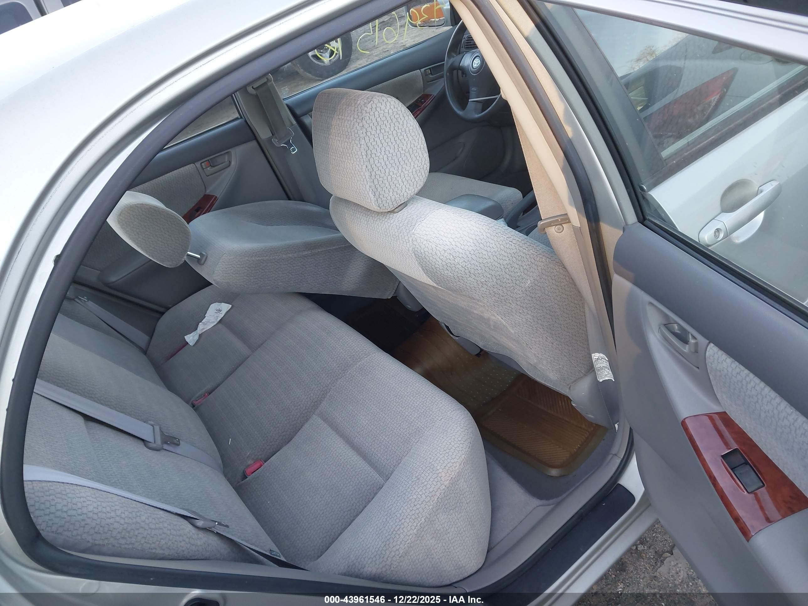 TOYOTA COROLLA image 8
