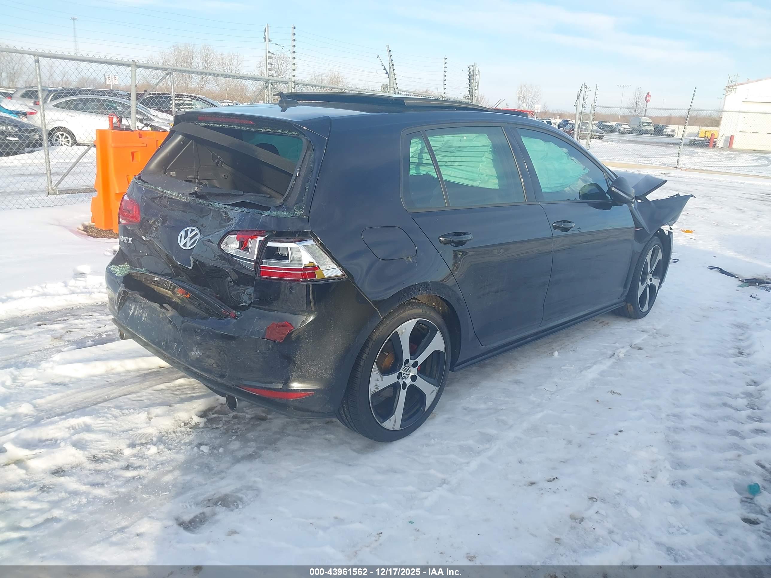 VOLKSWAGEN GOLF image 4