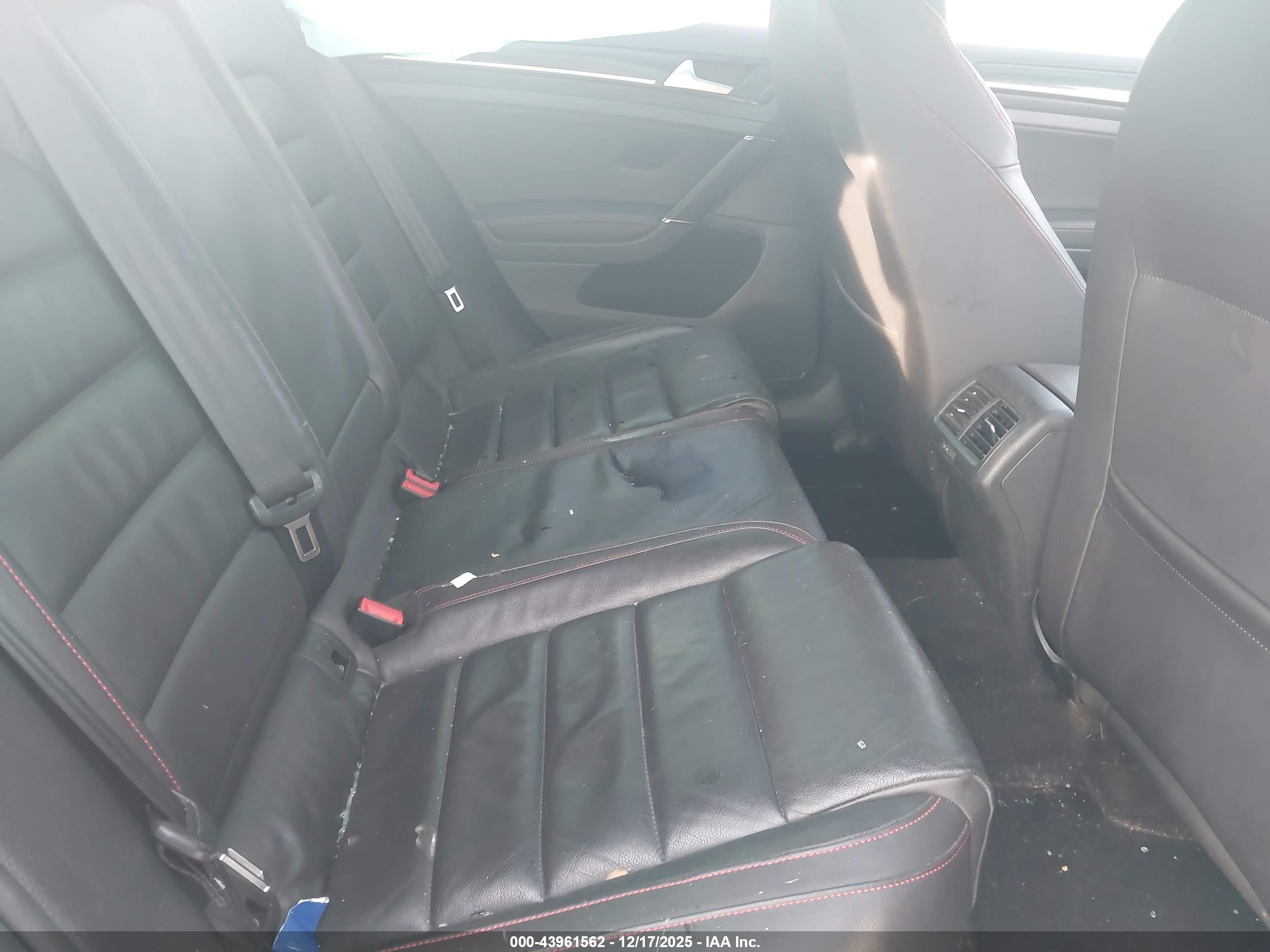 VOLKSWAGEN GOLF image 8