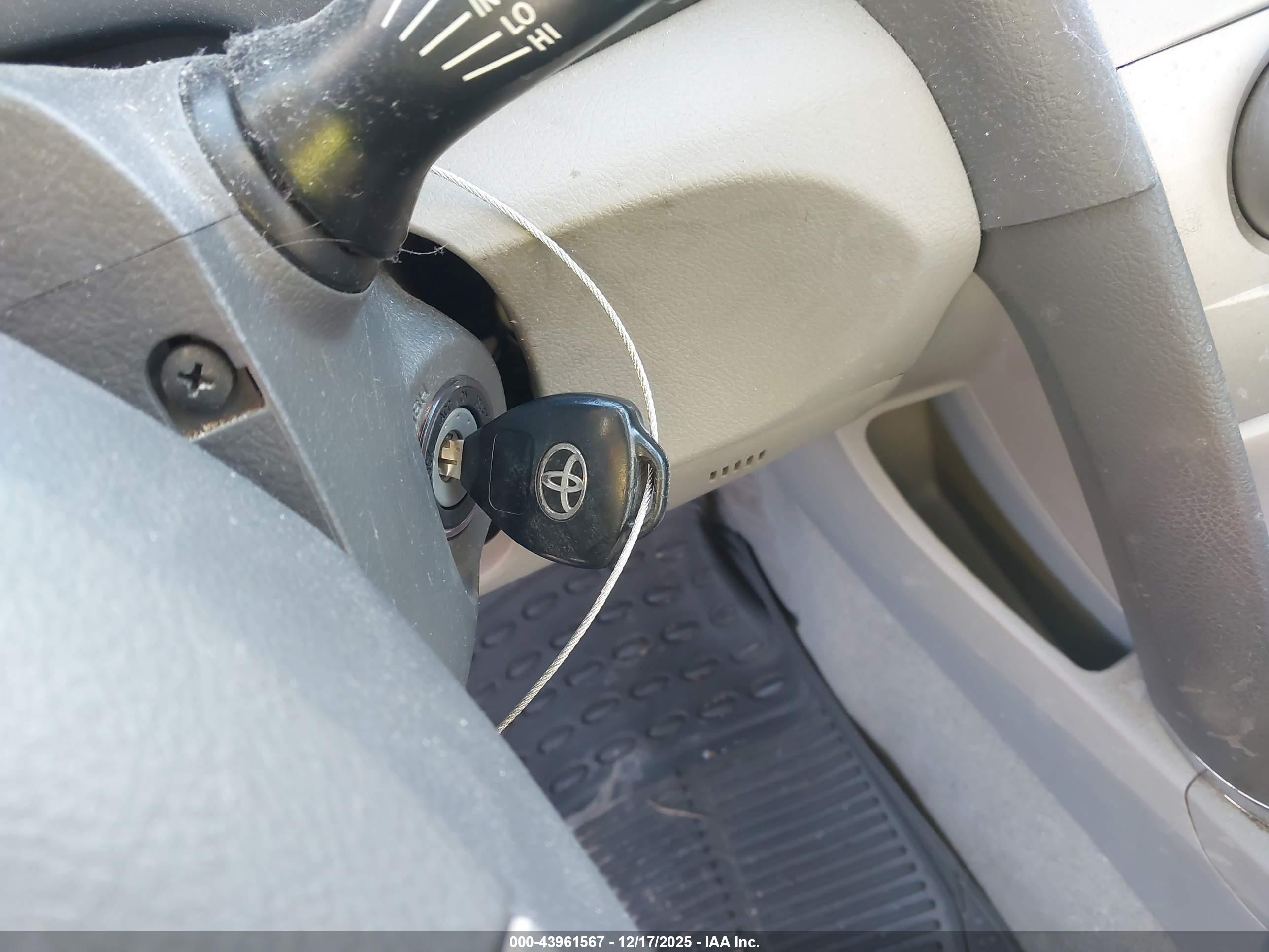 TOYOTA CAMRY image 11