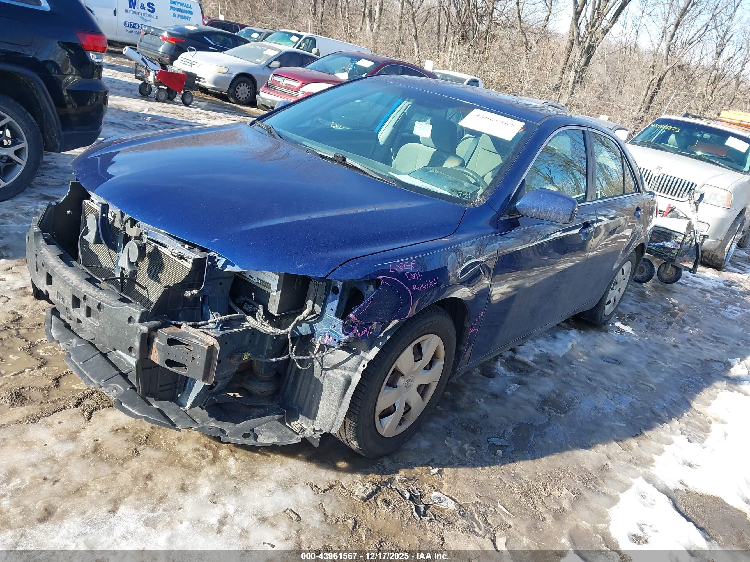 TOYOTA CAMRY image 2