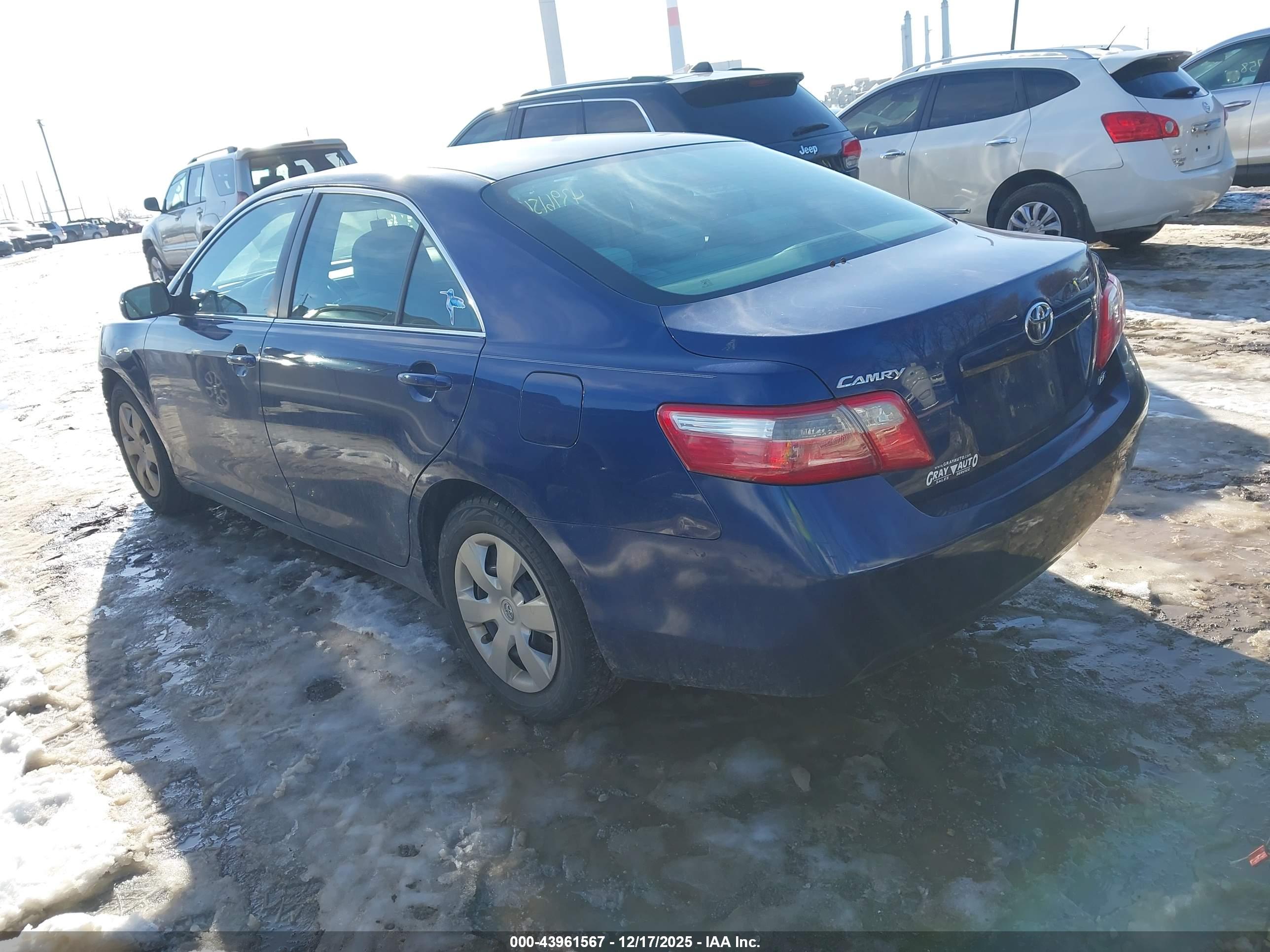 TOYOTA CAMRY image 3