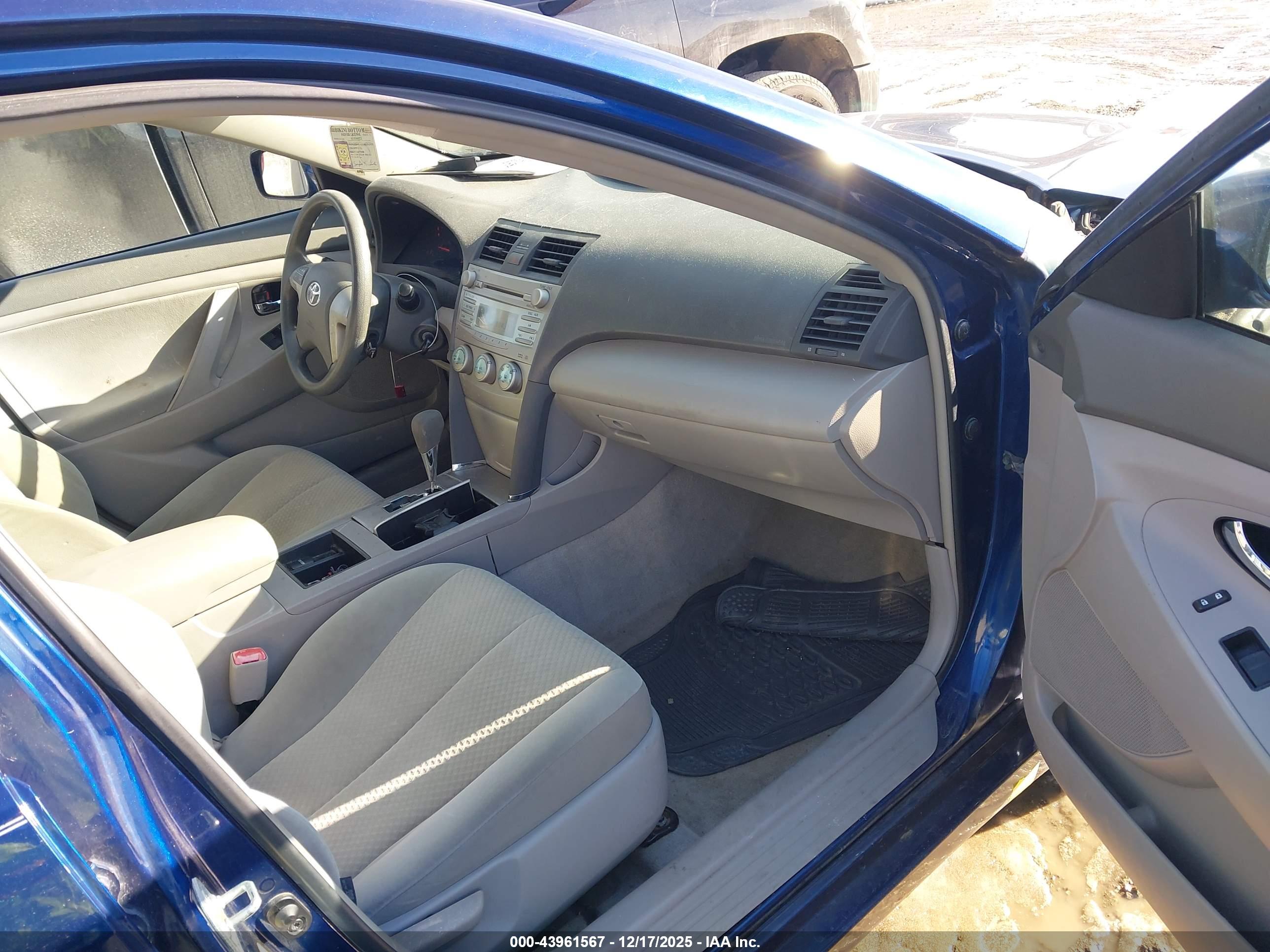 TOYOTA CAMRY image 5