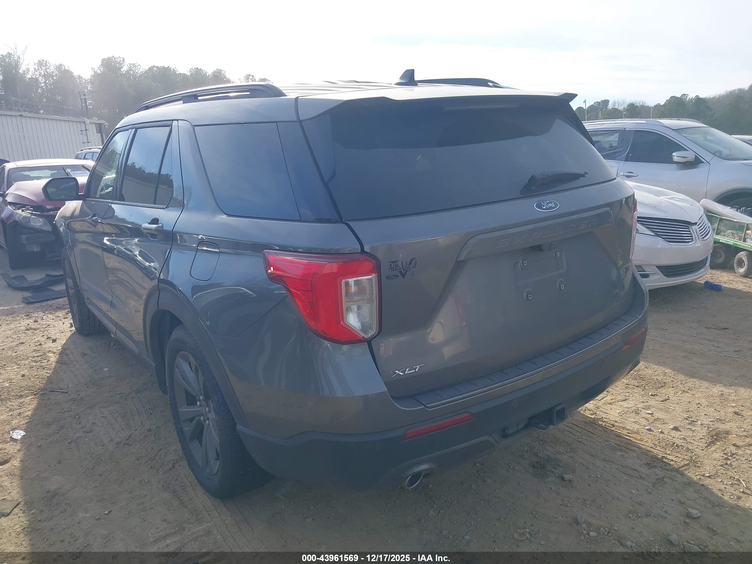 FORD EXPLORER image 3