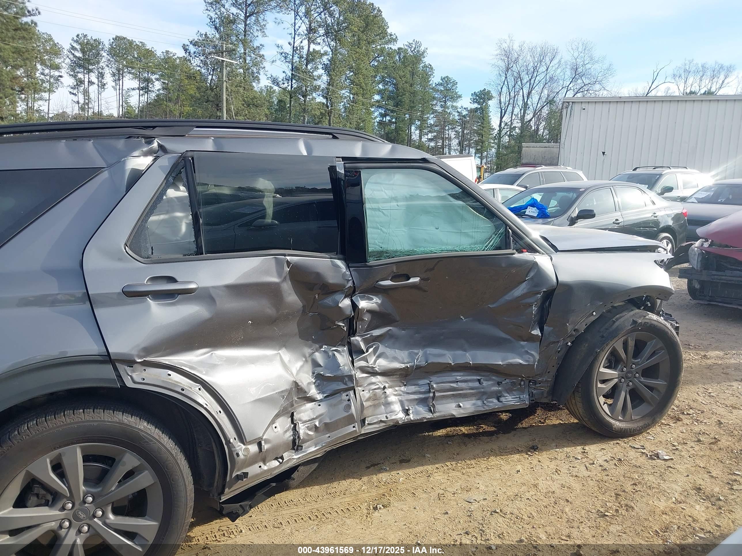 FORD EXPLORER image 6