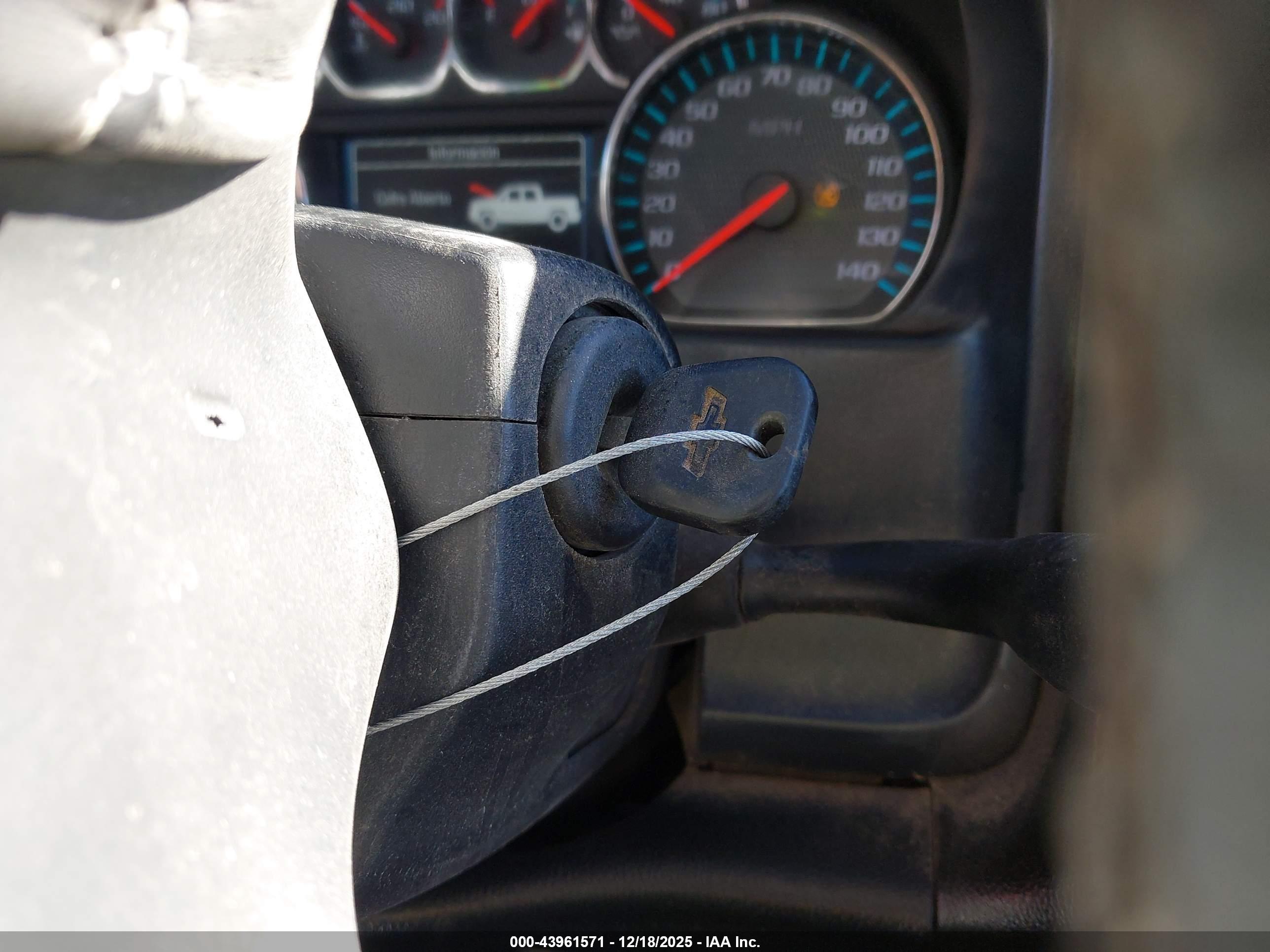 CHEVROLET SILVERADO image 11
