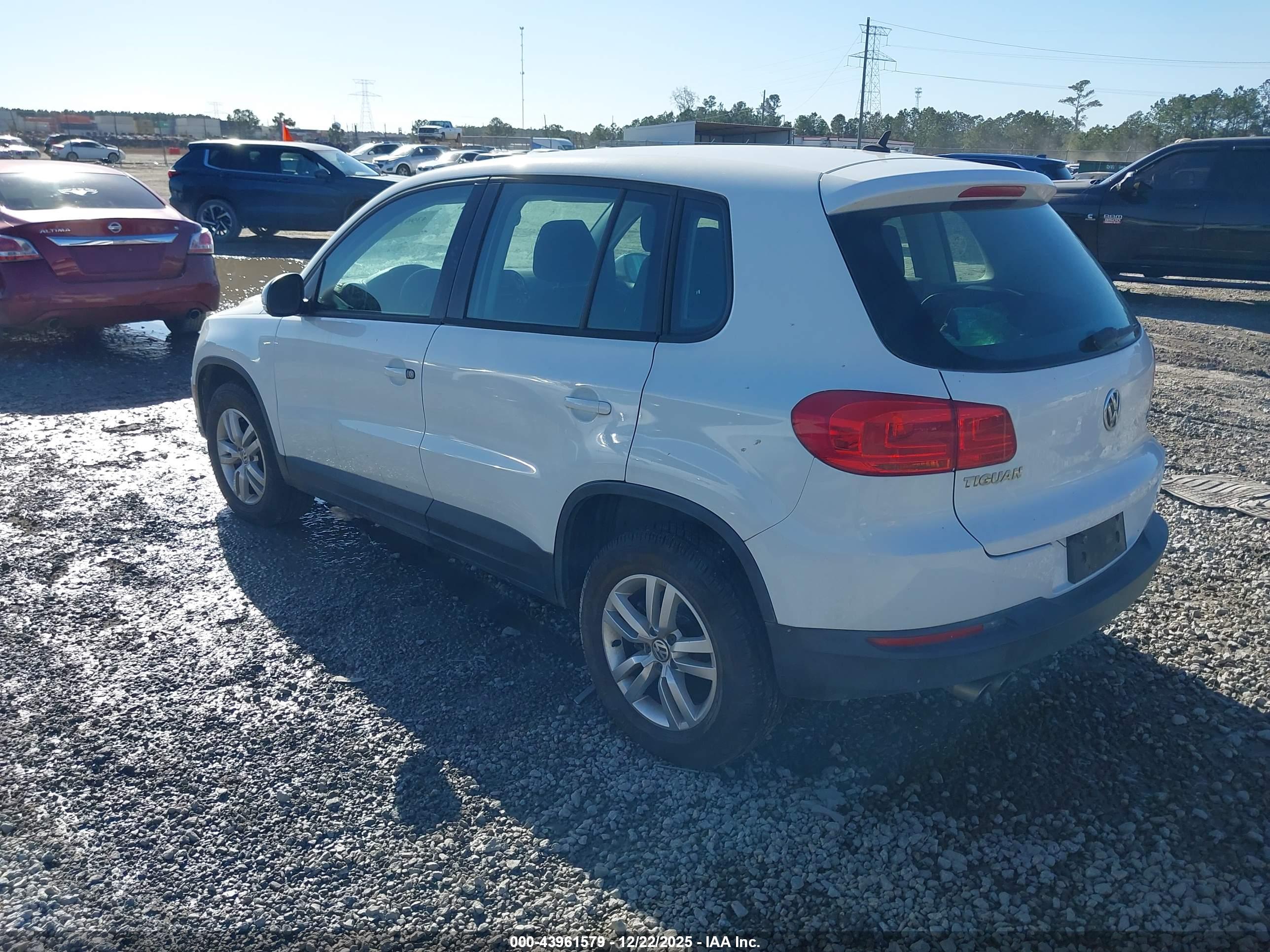 VOLKSWAGEN TIGUAN image 3