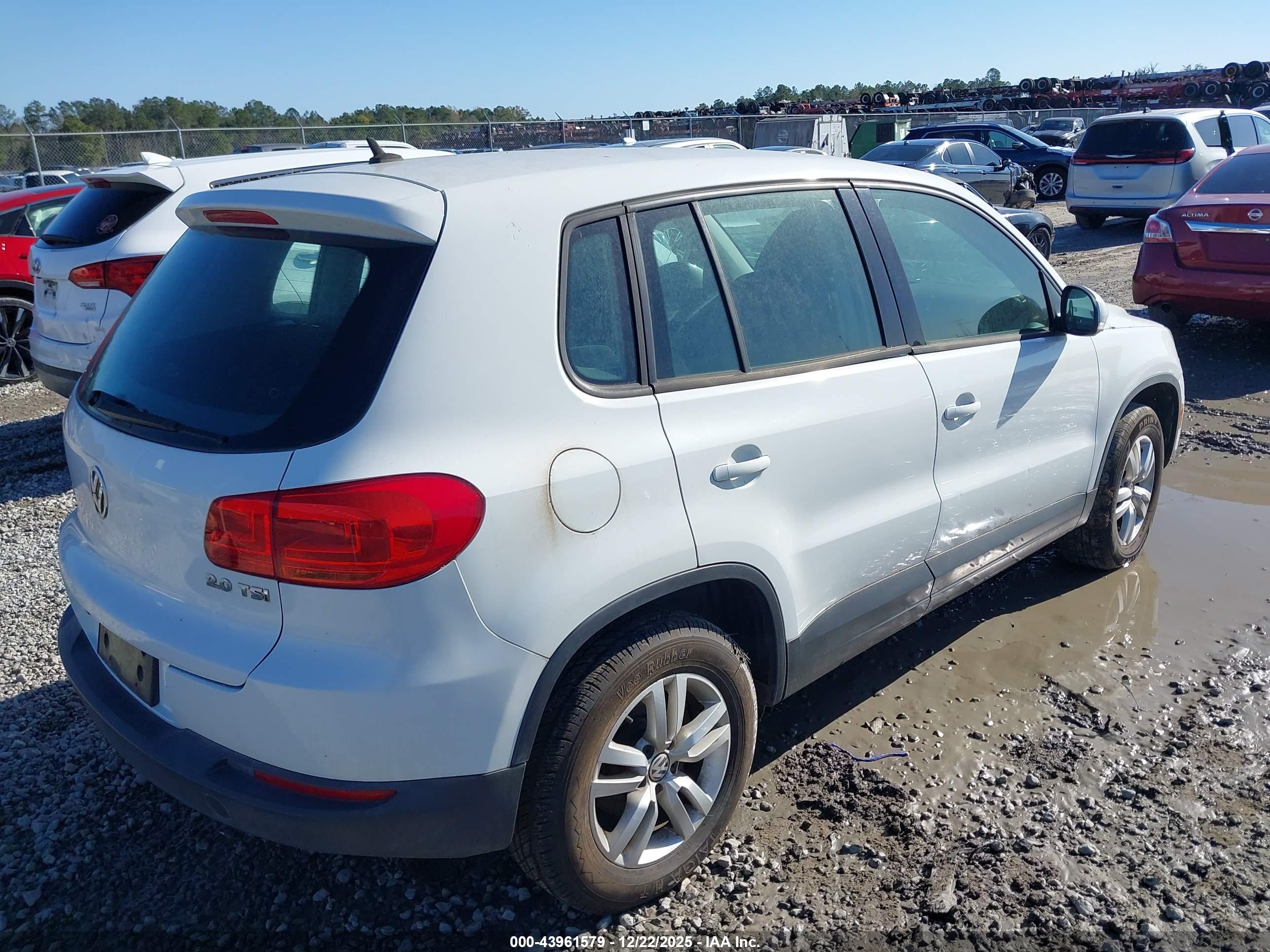 VOLKSWAGEN TIGUAN image 4