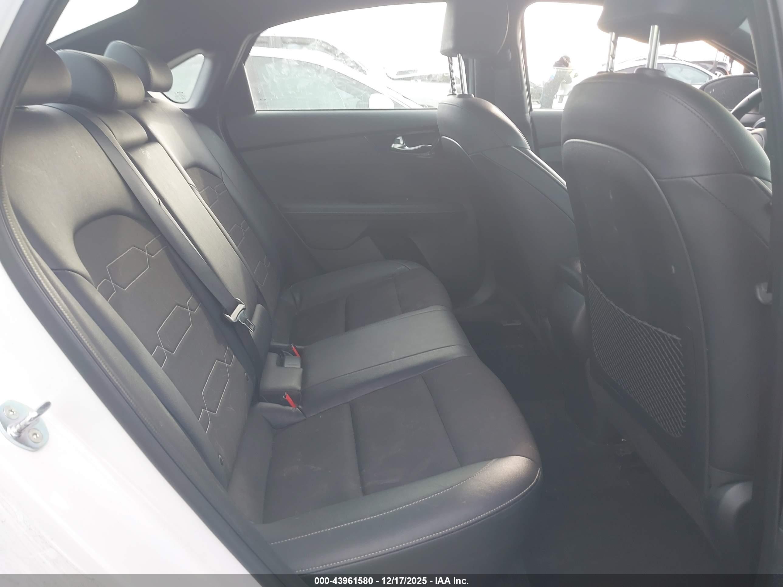 KIA FORTE image 8