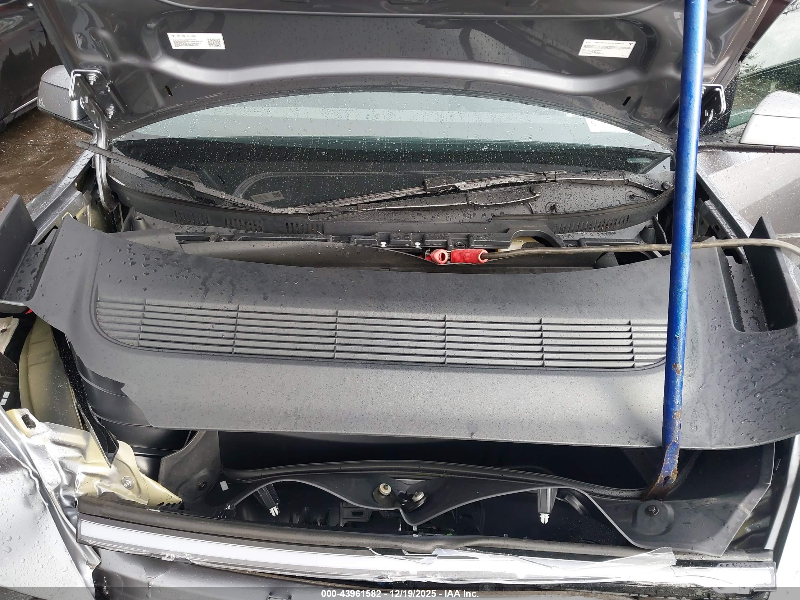TESLA MODEL image 10
