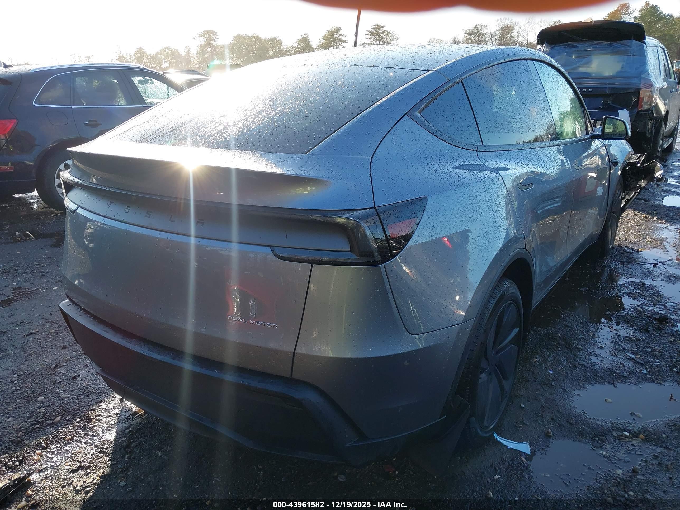 TESLA MODEL image 4