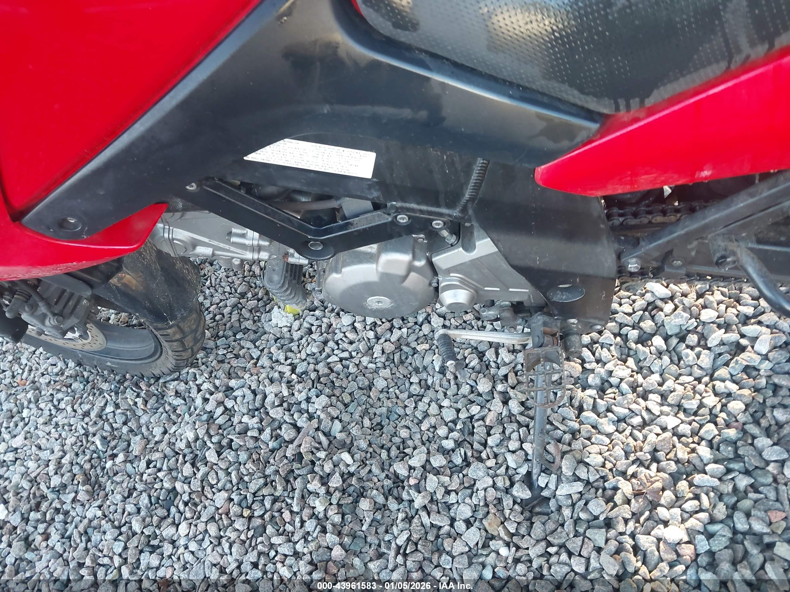 SUZUKI DL650 image 9
