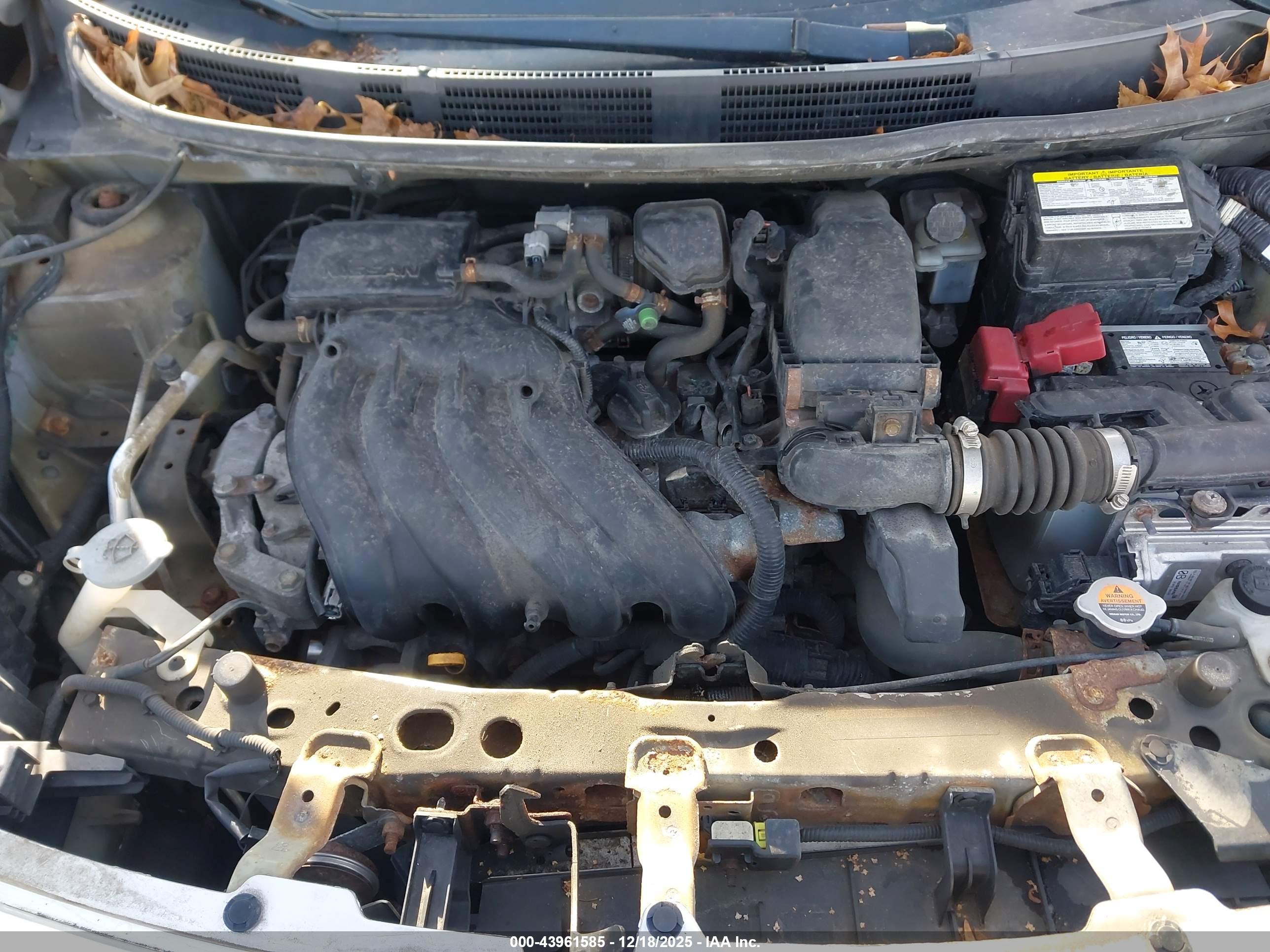 NISSAN VERSA image 10