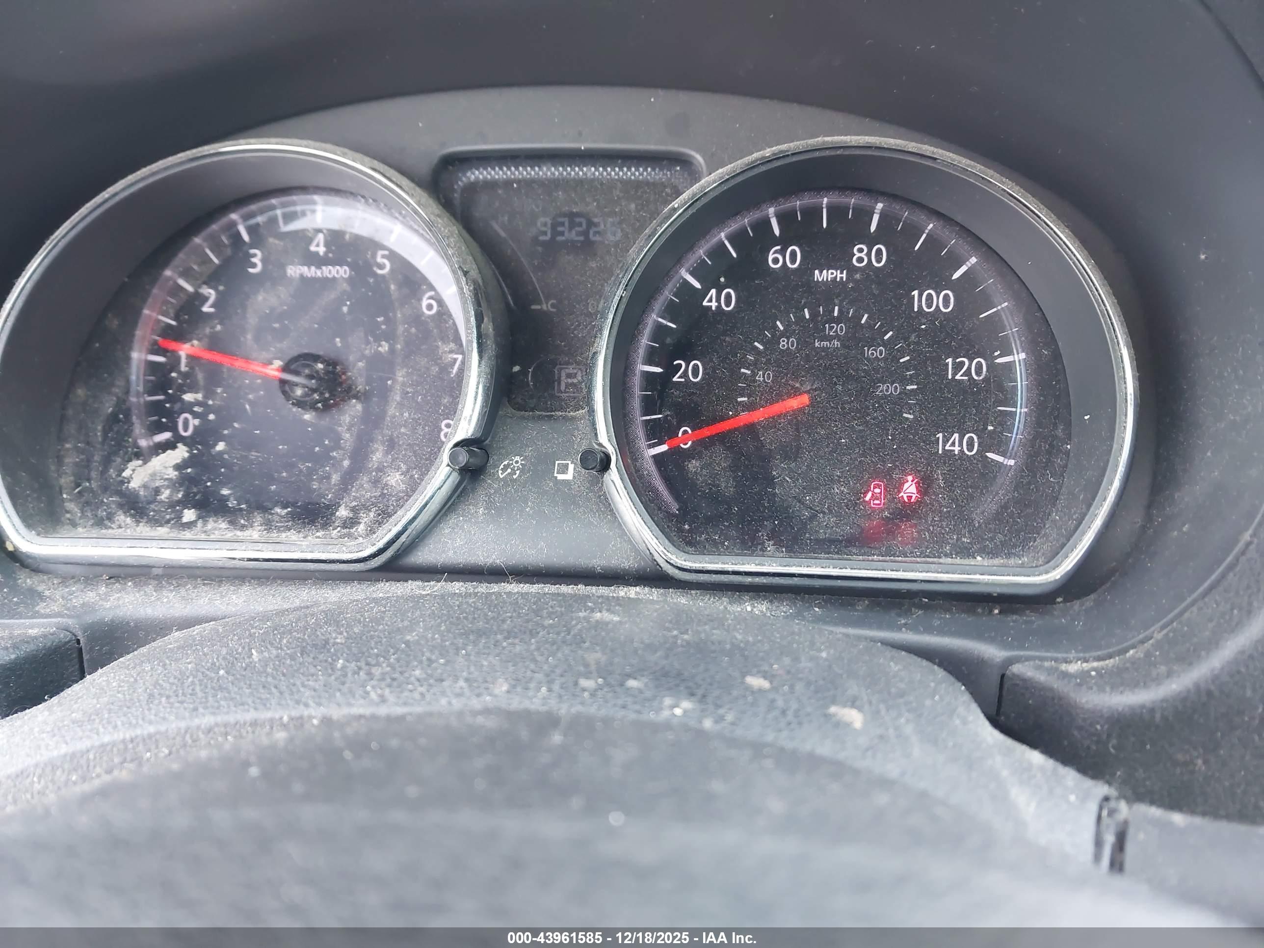 NISSAN VERSA image 7