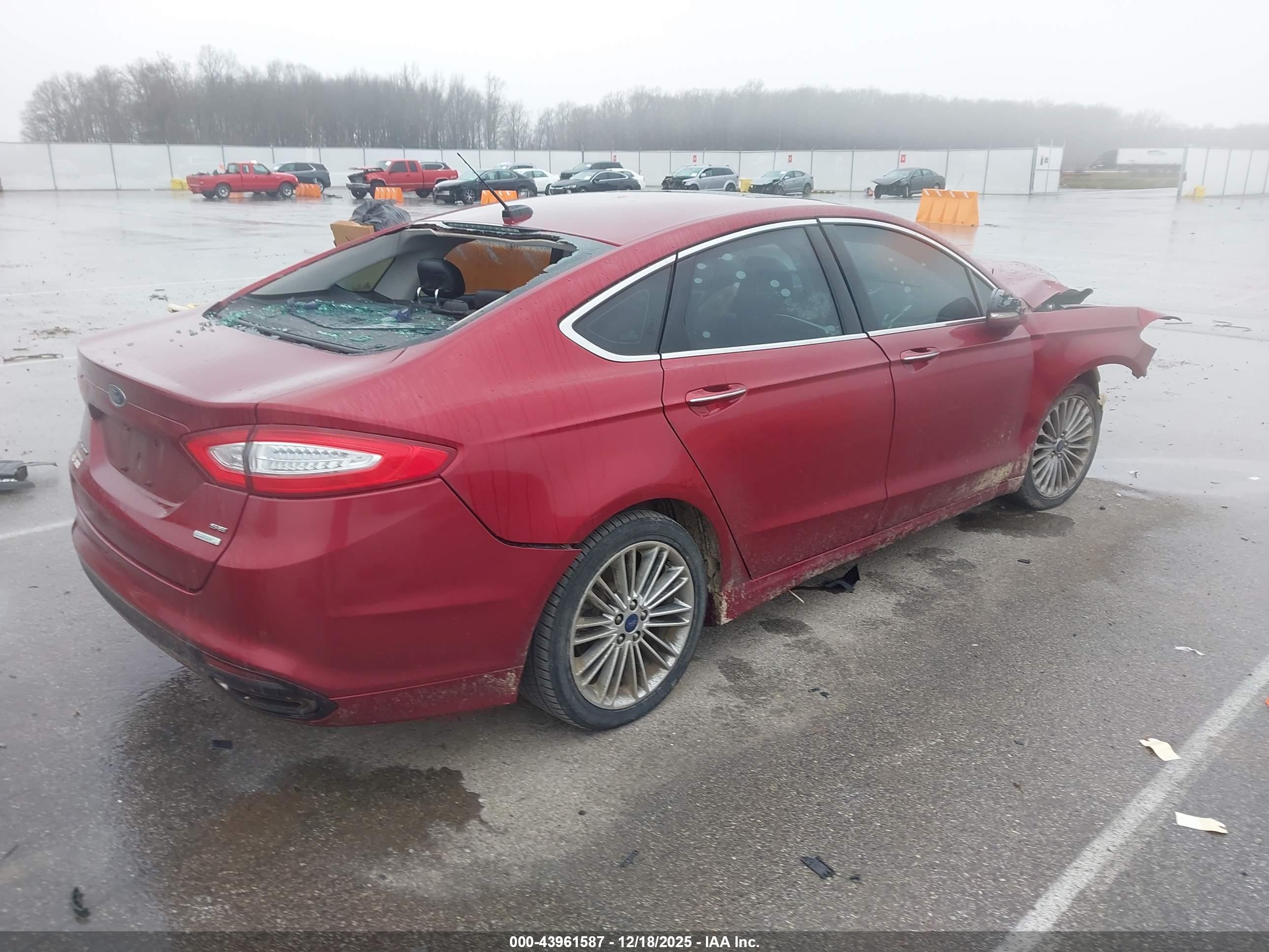 FORD FUSION image 4