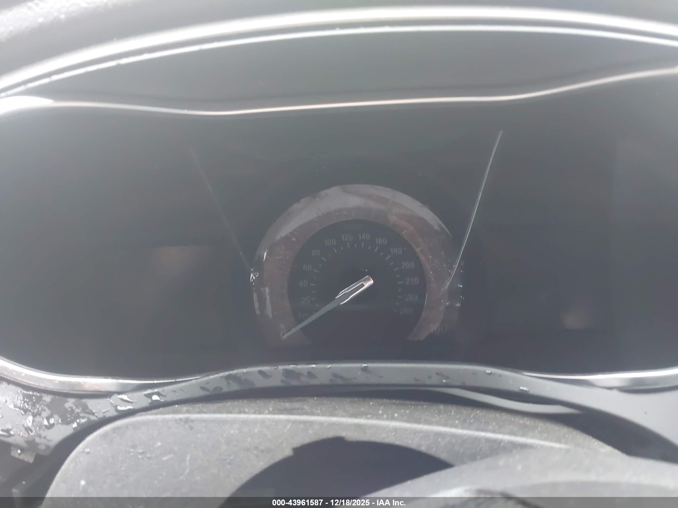FORD FUSION image 7