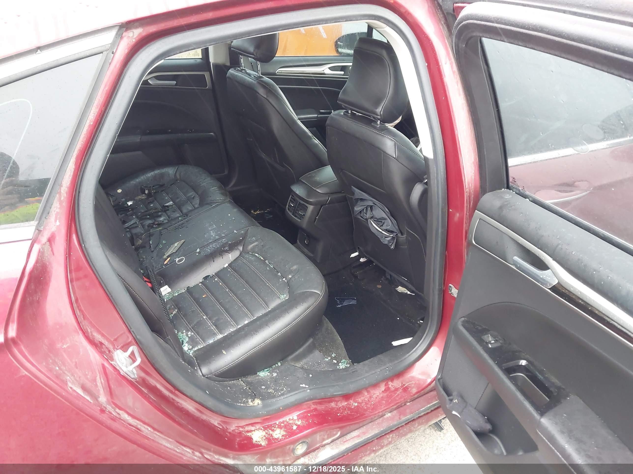 FORD FUSION image 8