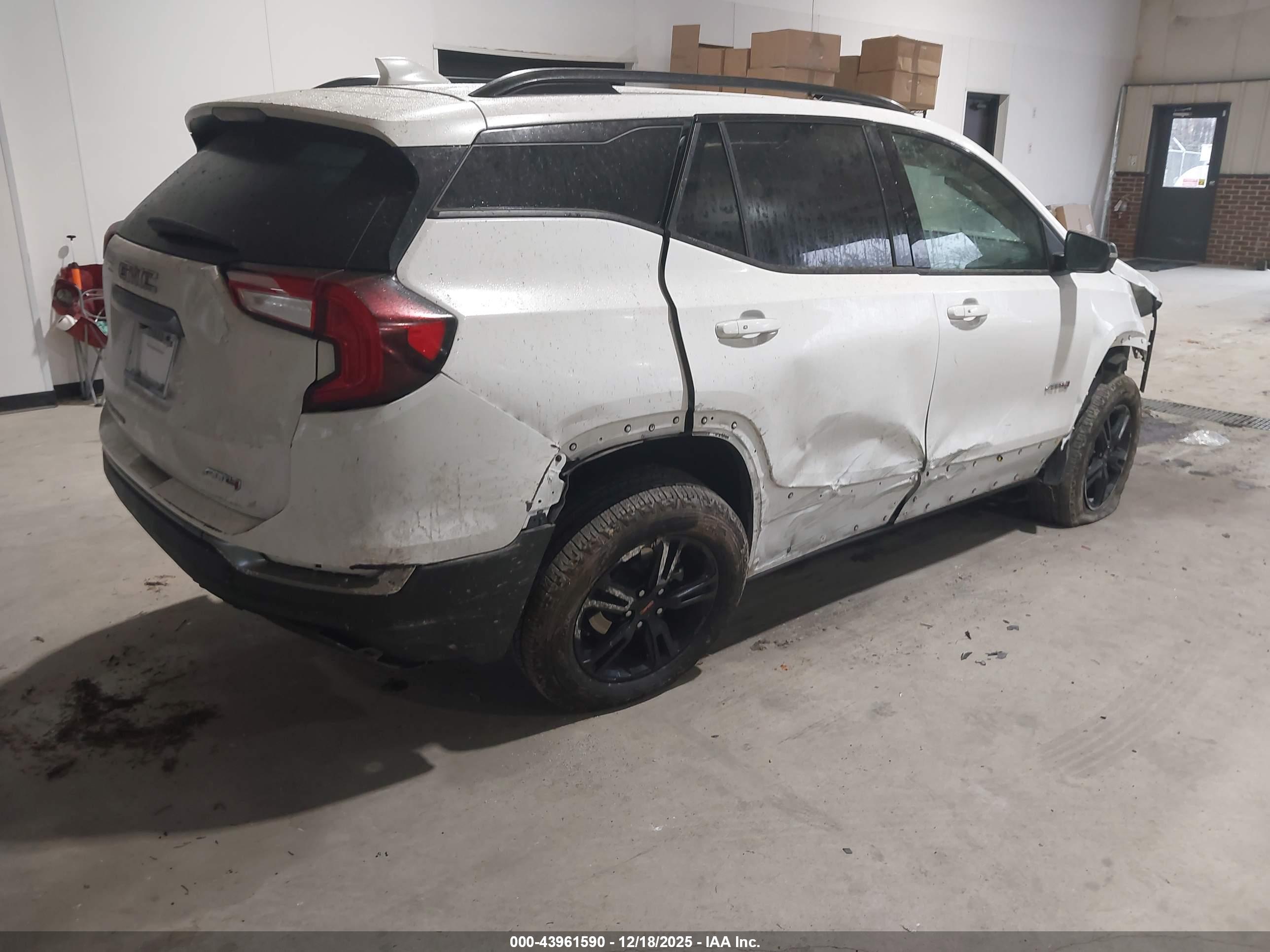GMC TERRAIN image 4