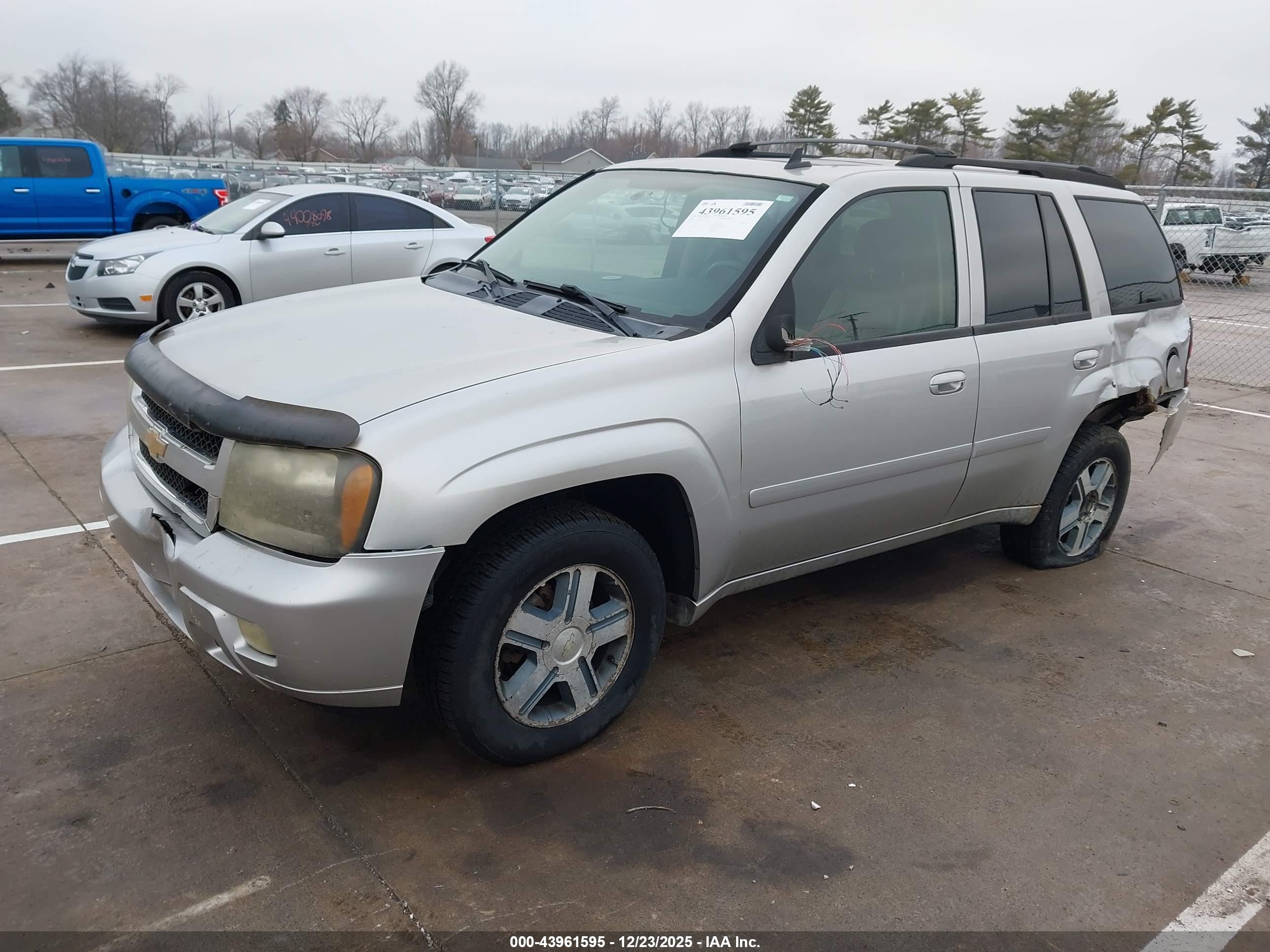CHEVROLET TRAILBLAZER image 2