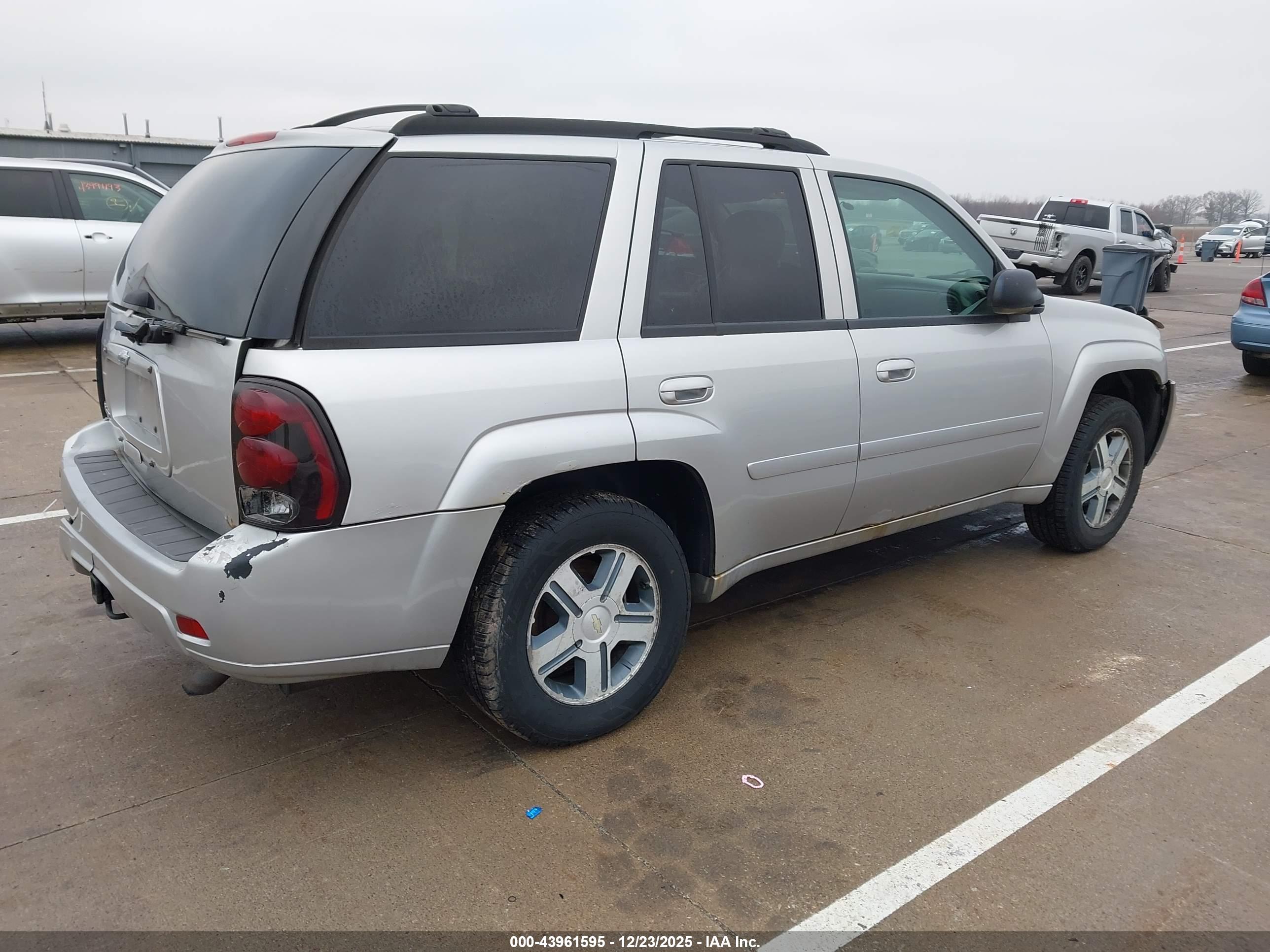 CHEVROLET TRAILBLAZER image 4