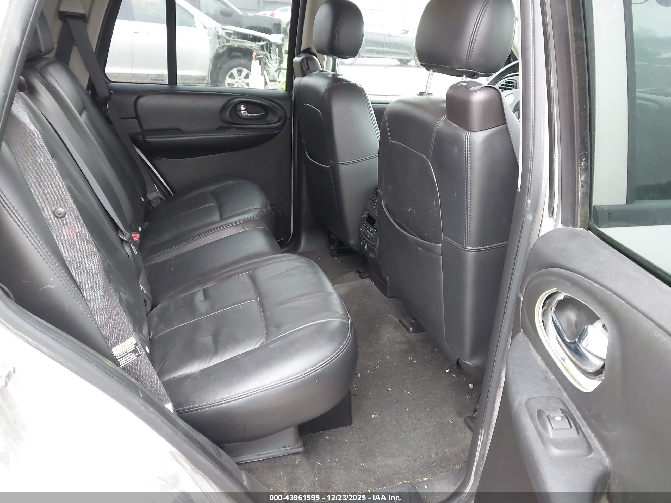 CHEVROLET TRAILBLAZER image 8