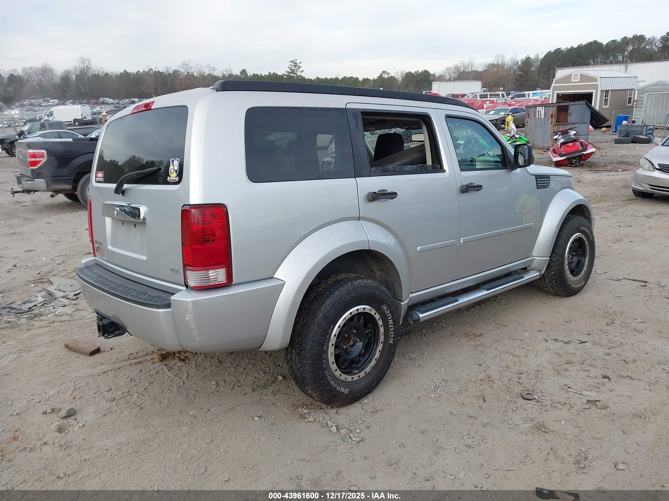 DODGE NITRO image 4