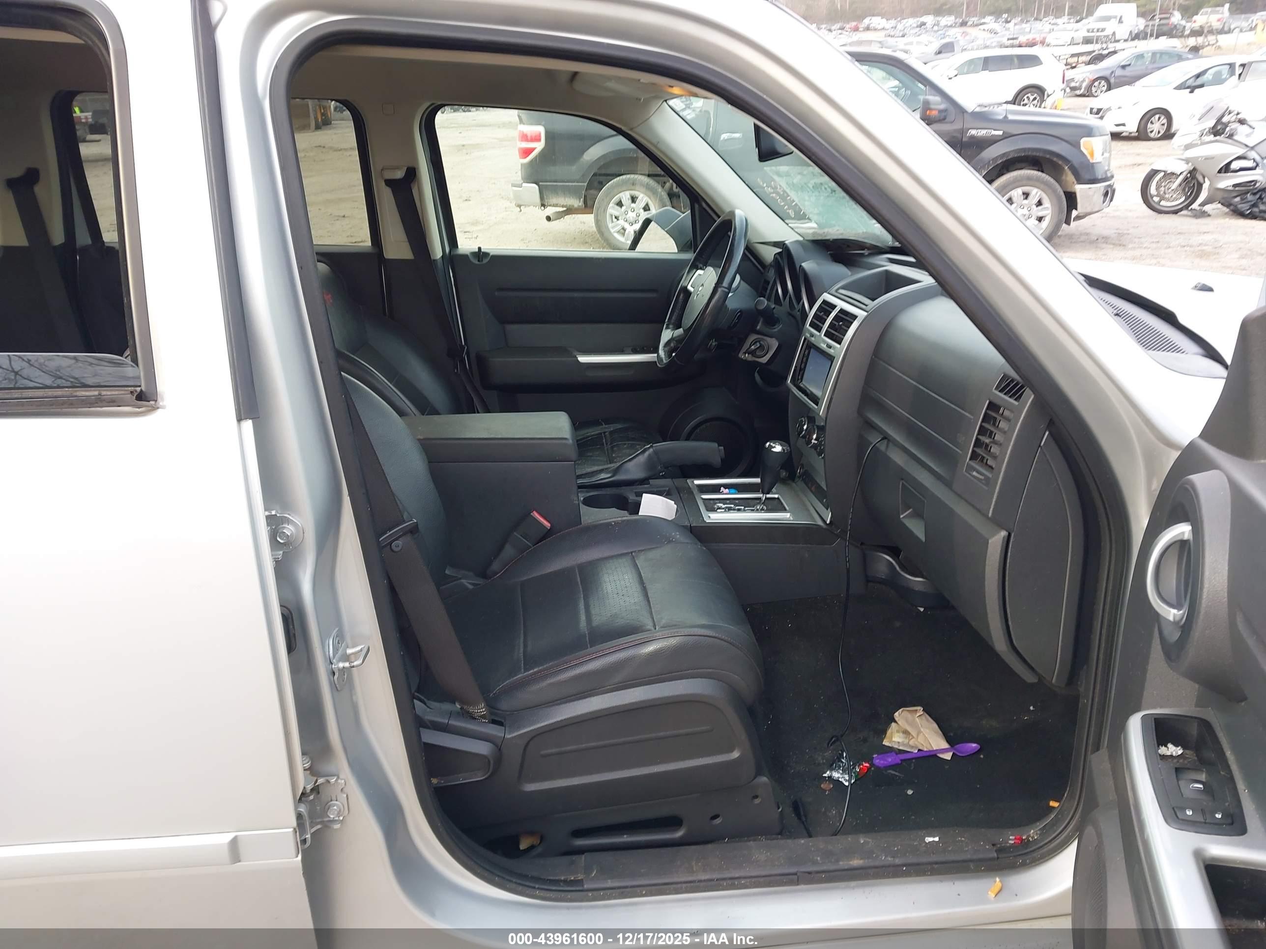 DODGE NITRO image 5