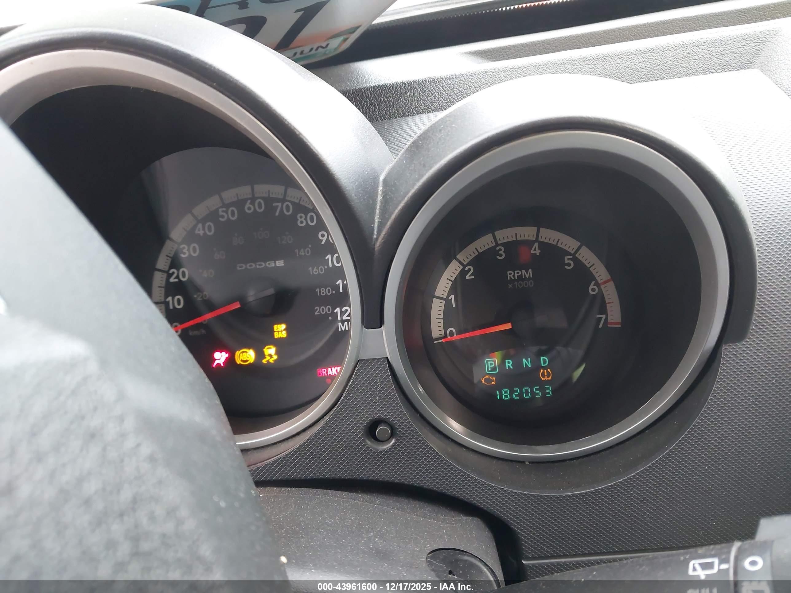 DODGE NITRO image 7