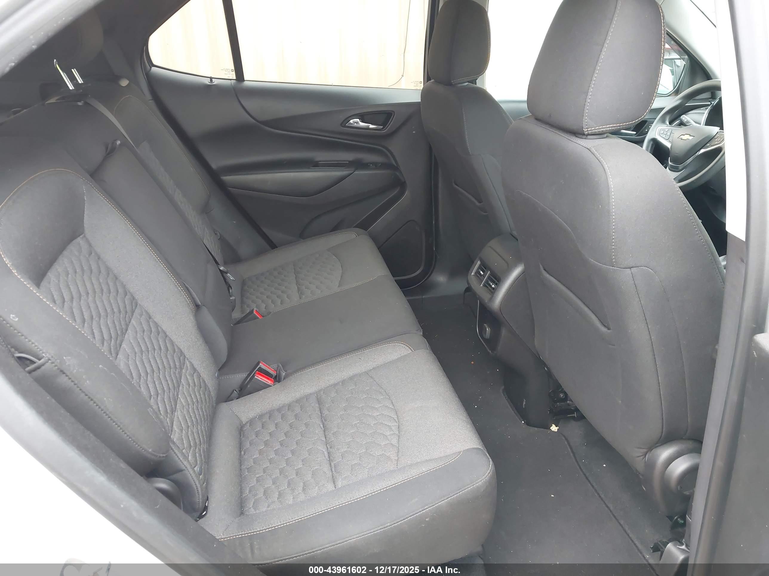 CHEVROLET EQUINOX image 8