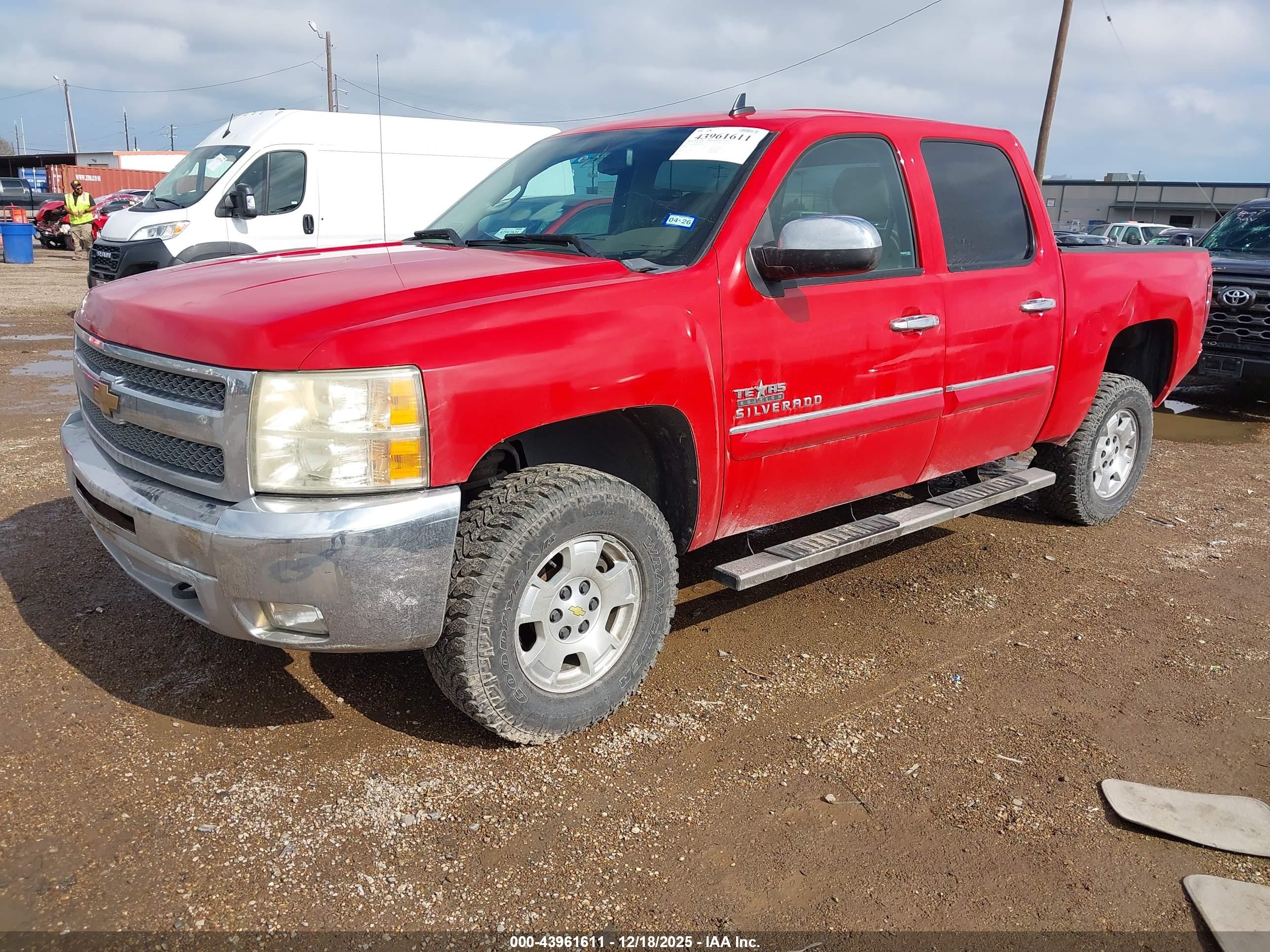 CHEVROLET SILVERADO image 2