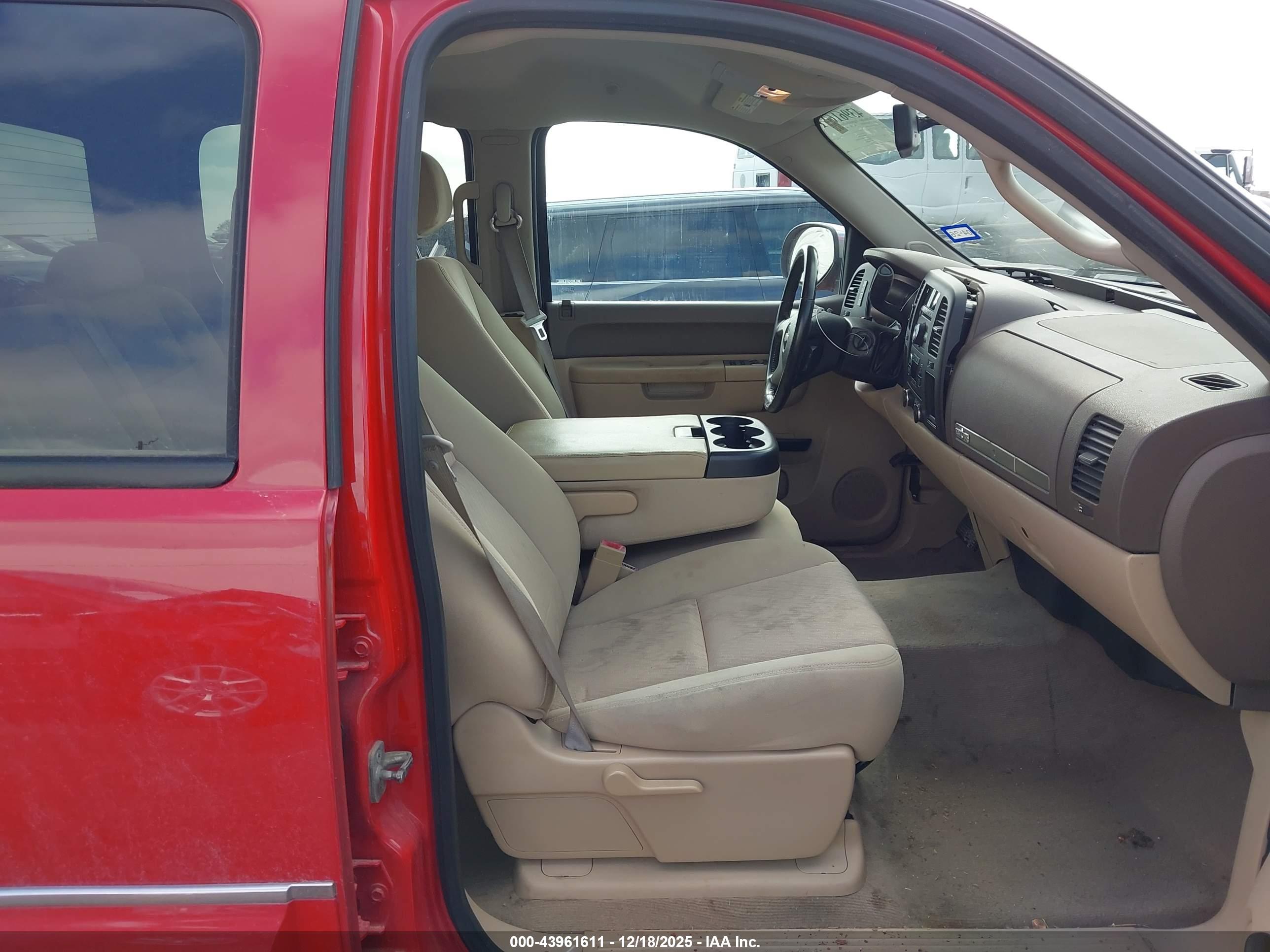 CHEVROLET SILVERADO image 5