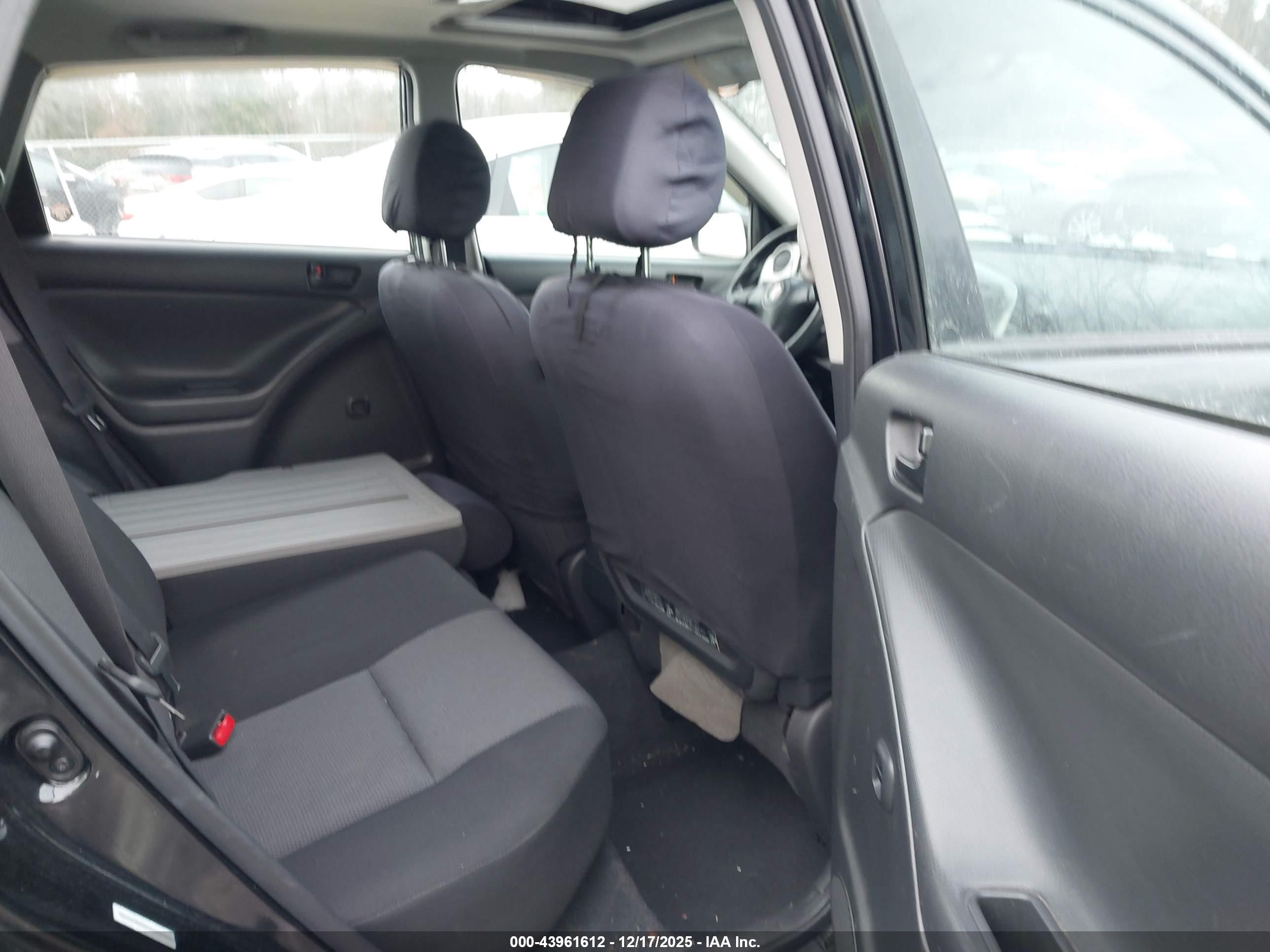 PONTIAC VIBE image 8