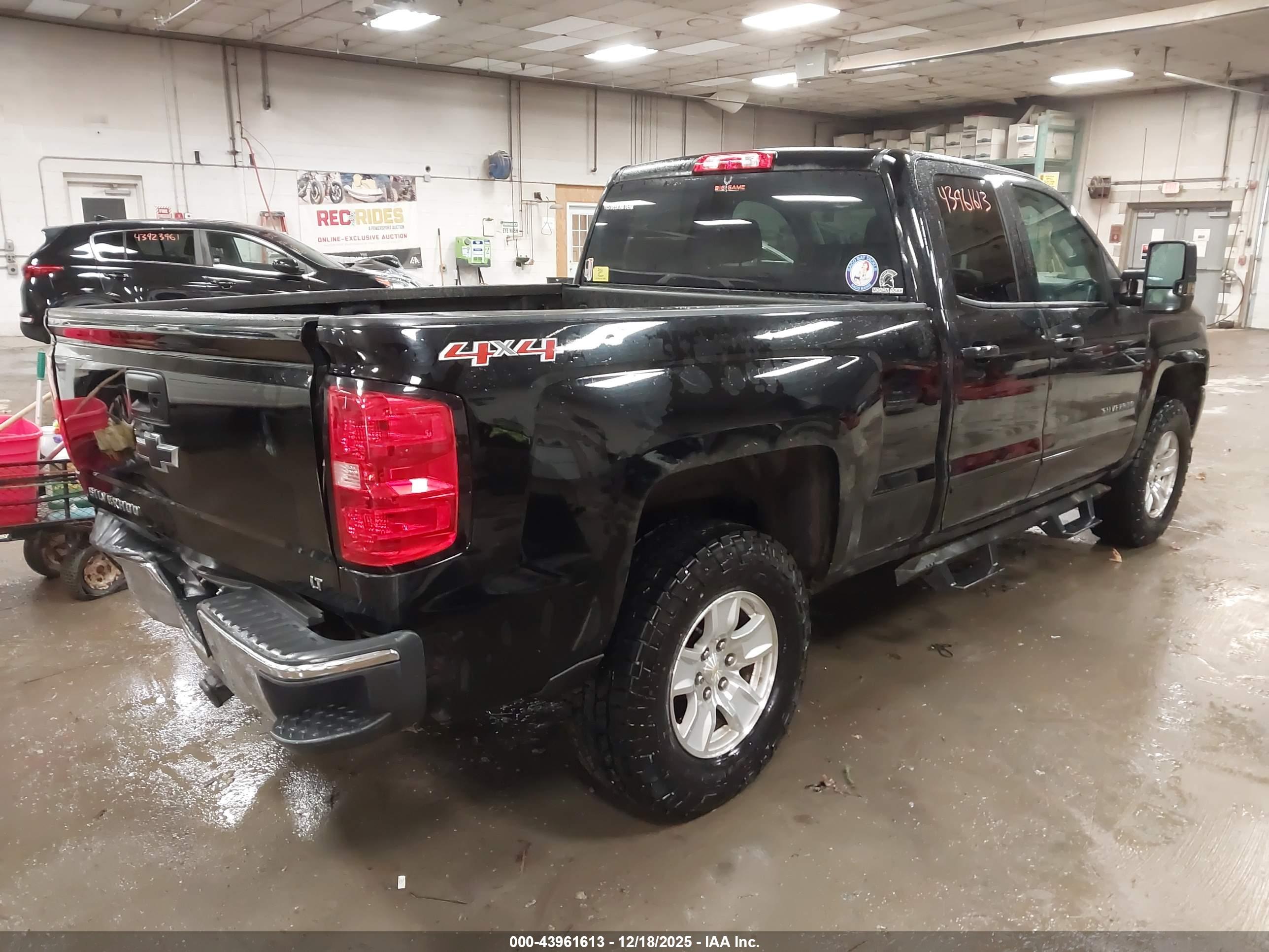 CHEVROLET SILVERADO image 4