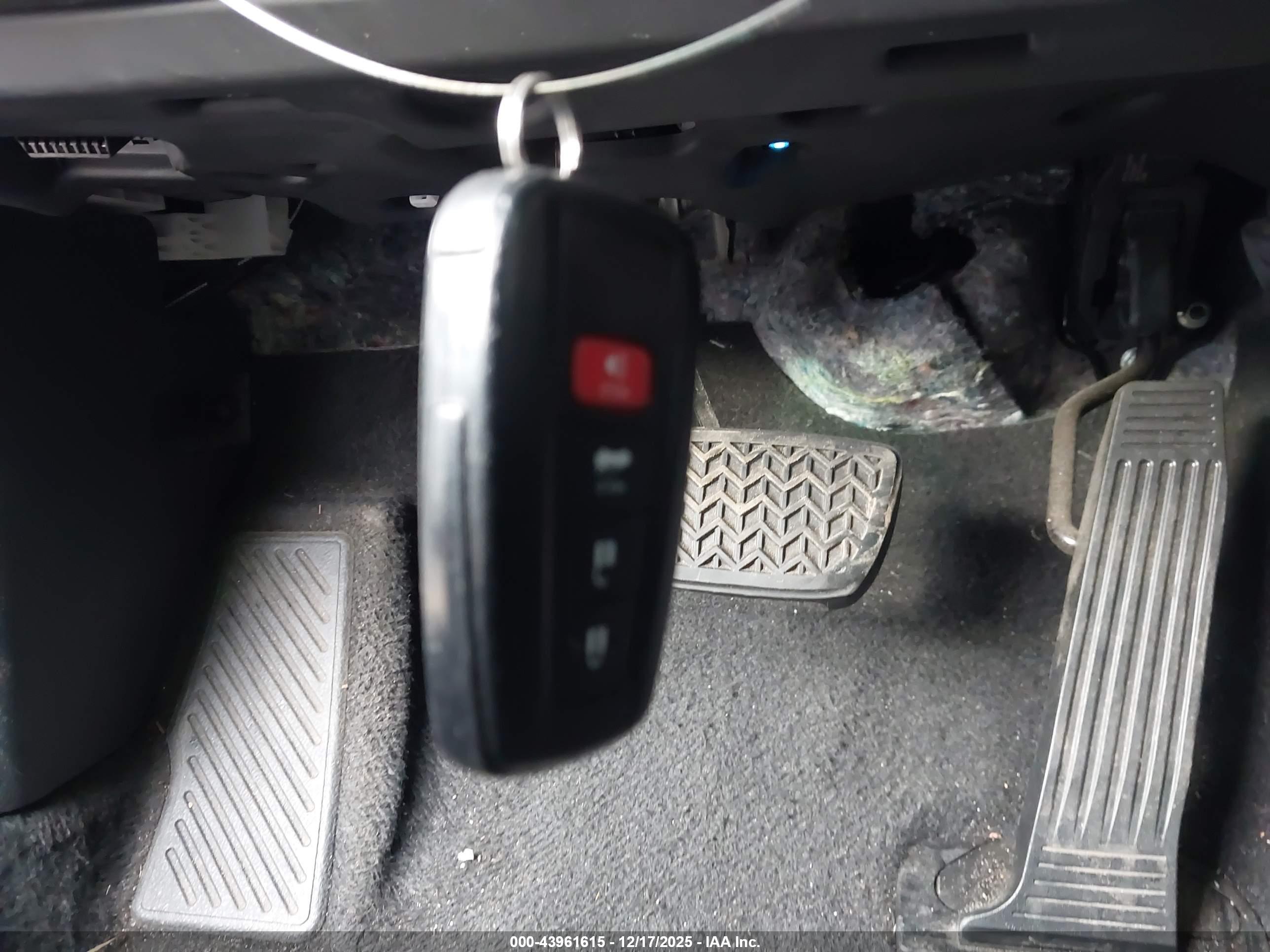 TOYOTA CAMRY image 11