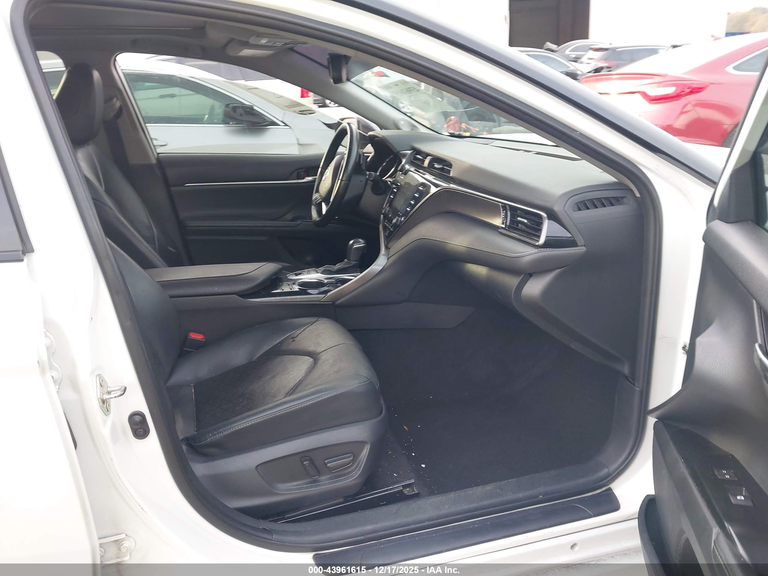 TOYOTA CAMRY image 5