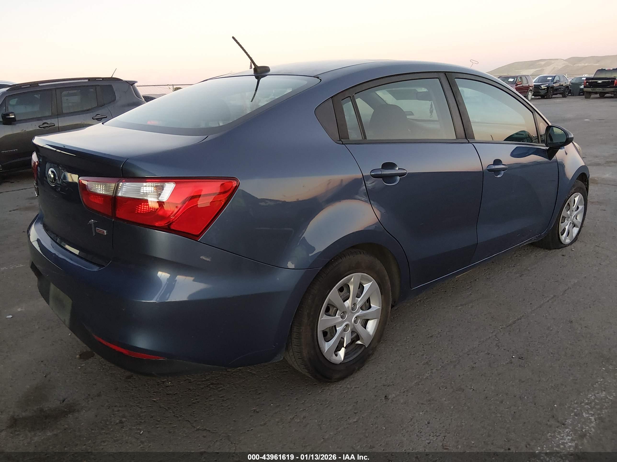KIA RIO image 4