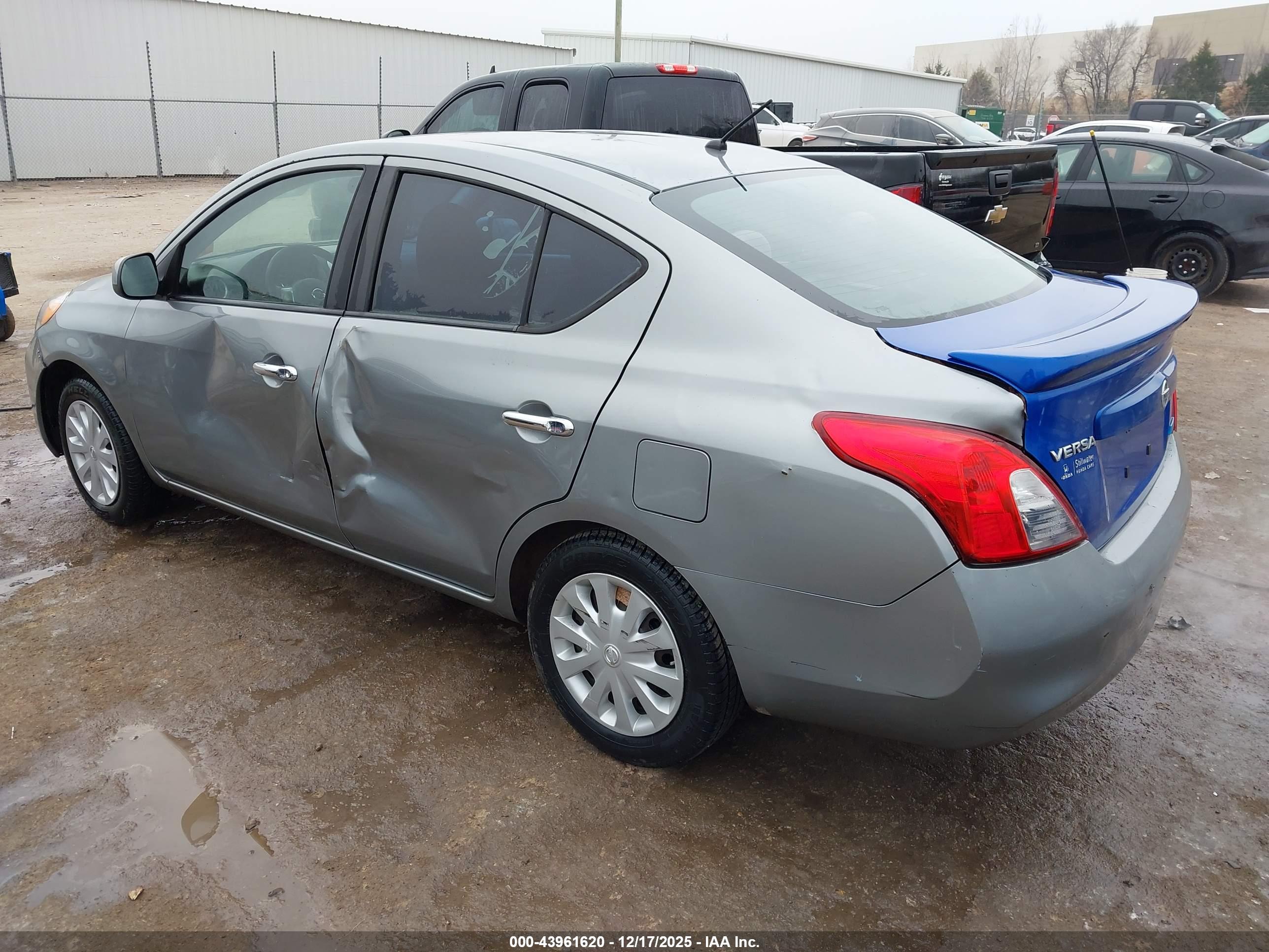 NISSAN VERSA image 3