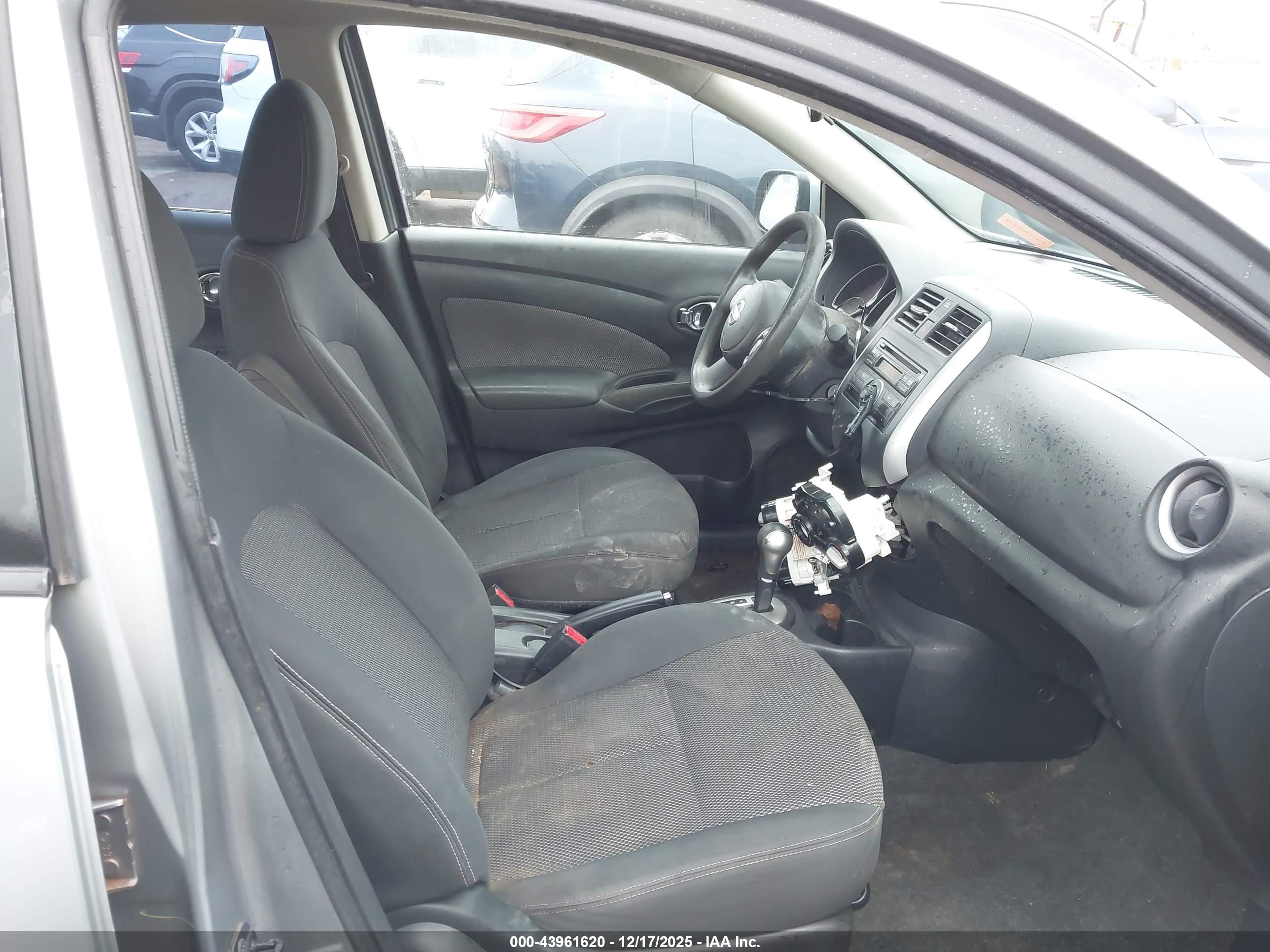 NISSAN VERSA image 5