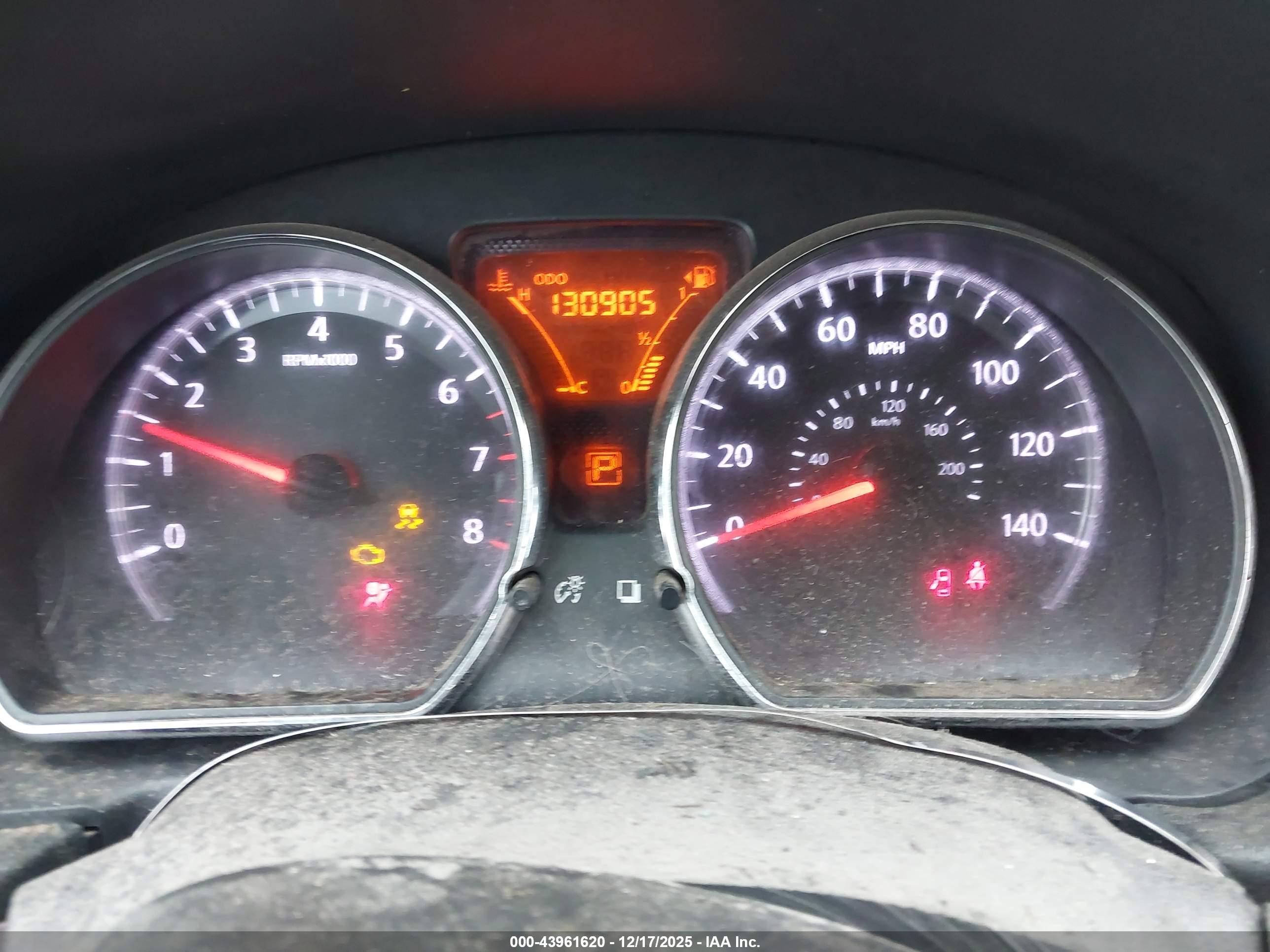 NISSAN VERSA image 7
