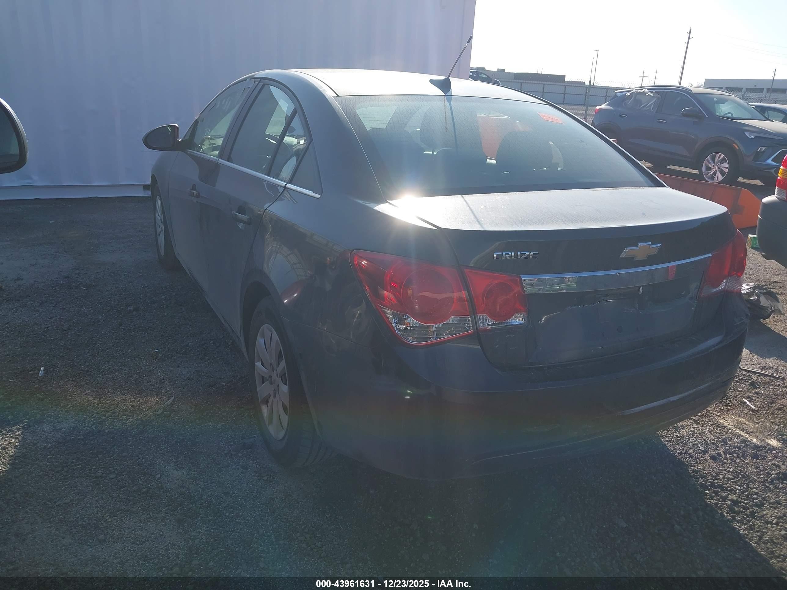 CHEVROLET CRUZE image 3