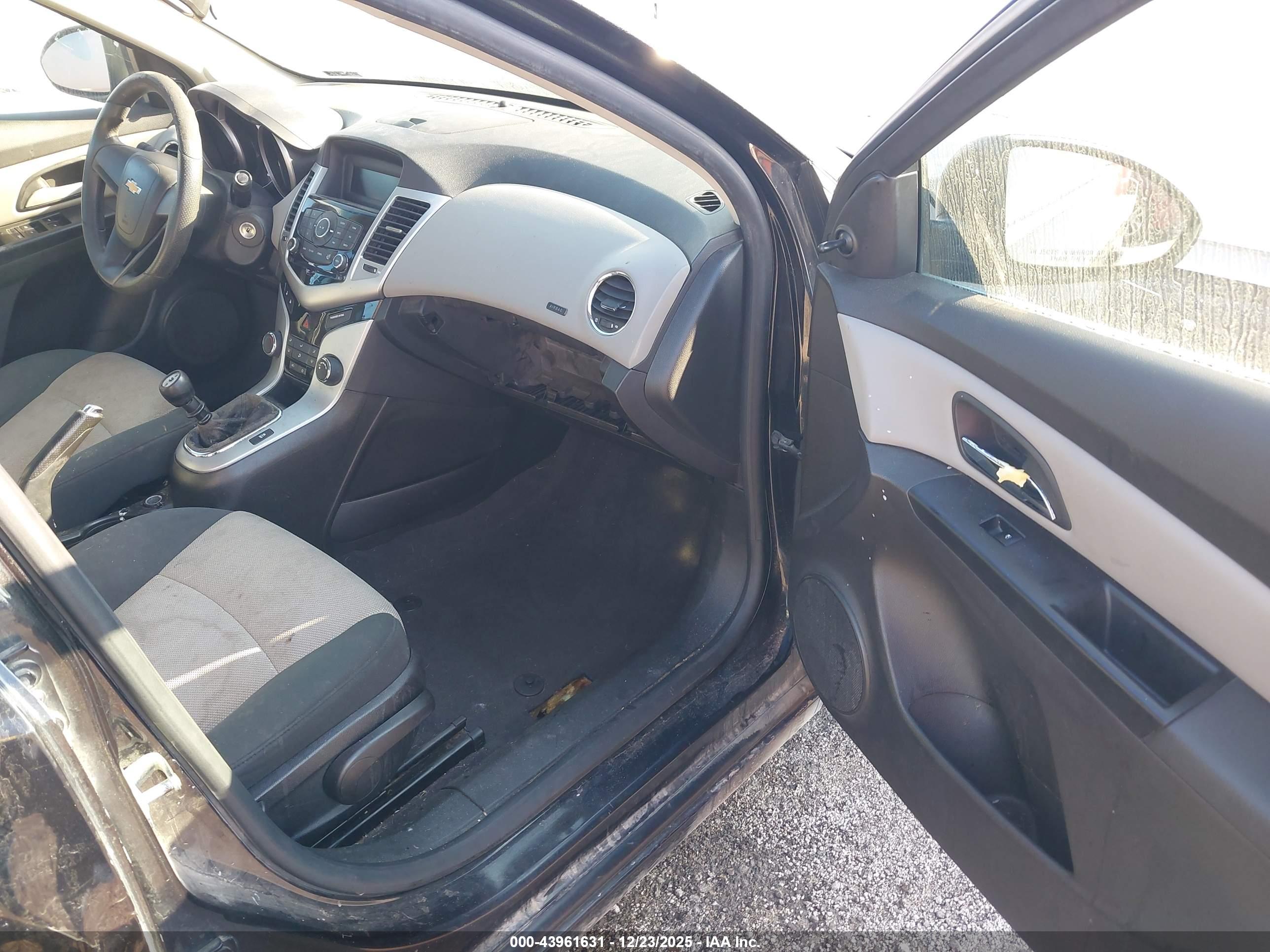 CHEVROLET CRUZE image 5
