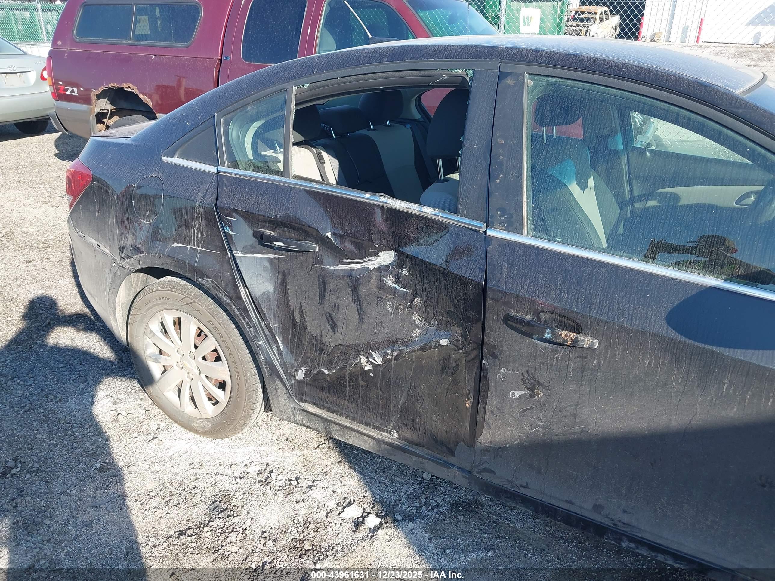 CHEVROLET CRUZE image 6