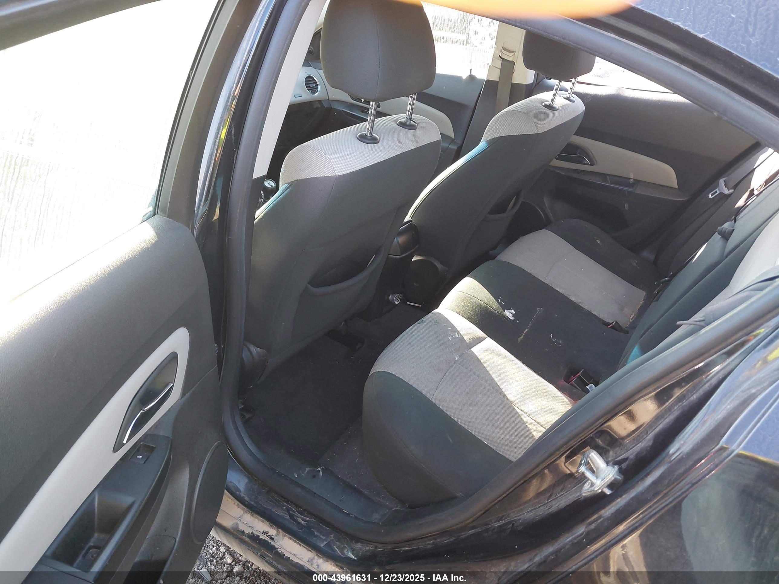CHEVROLET CRUZE image 8