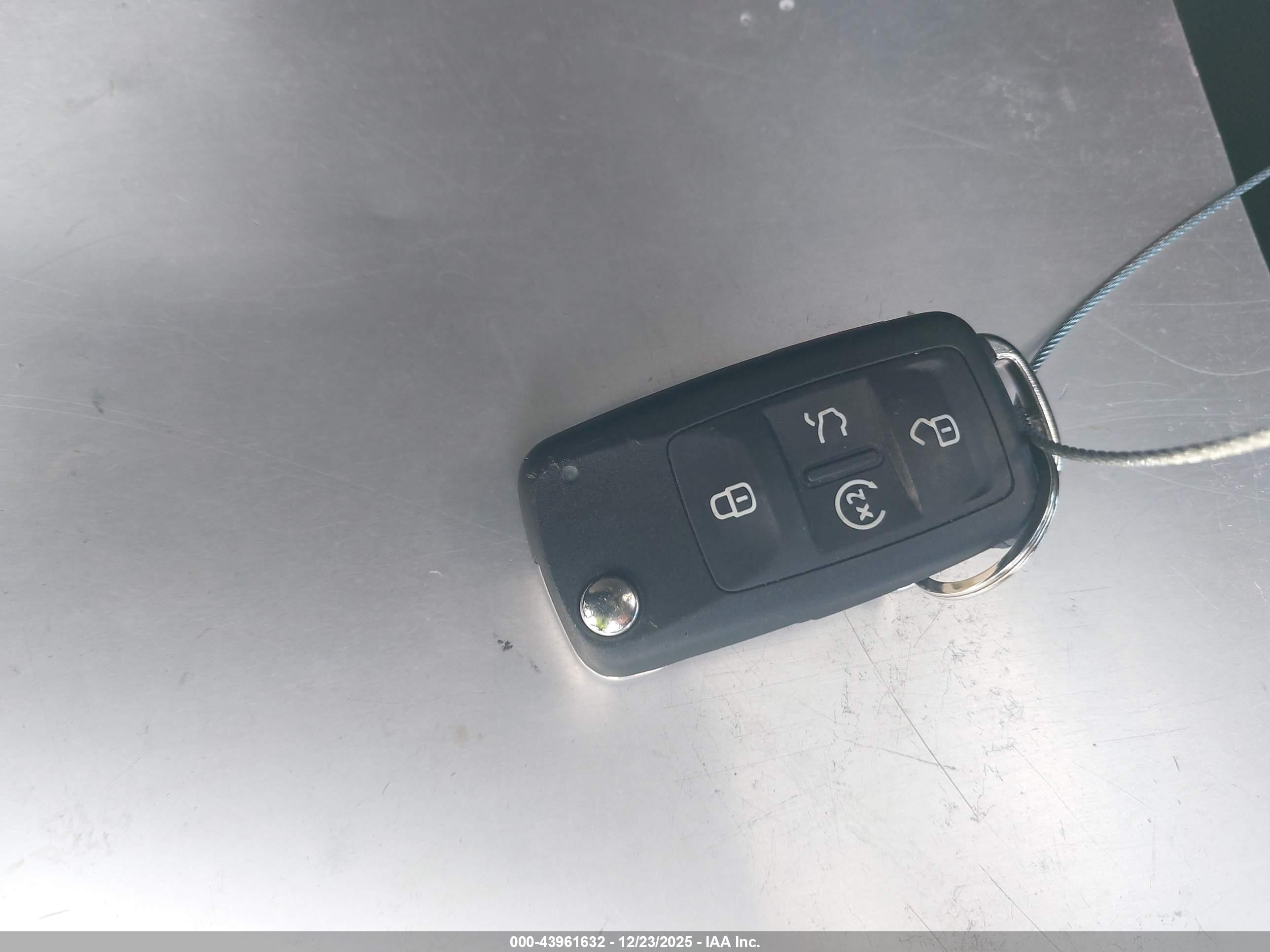 VOLKSWAGEN PASSAT image 11