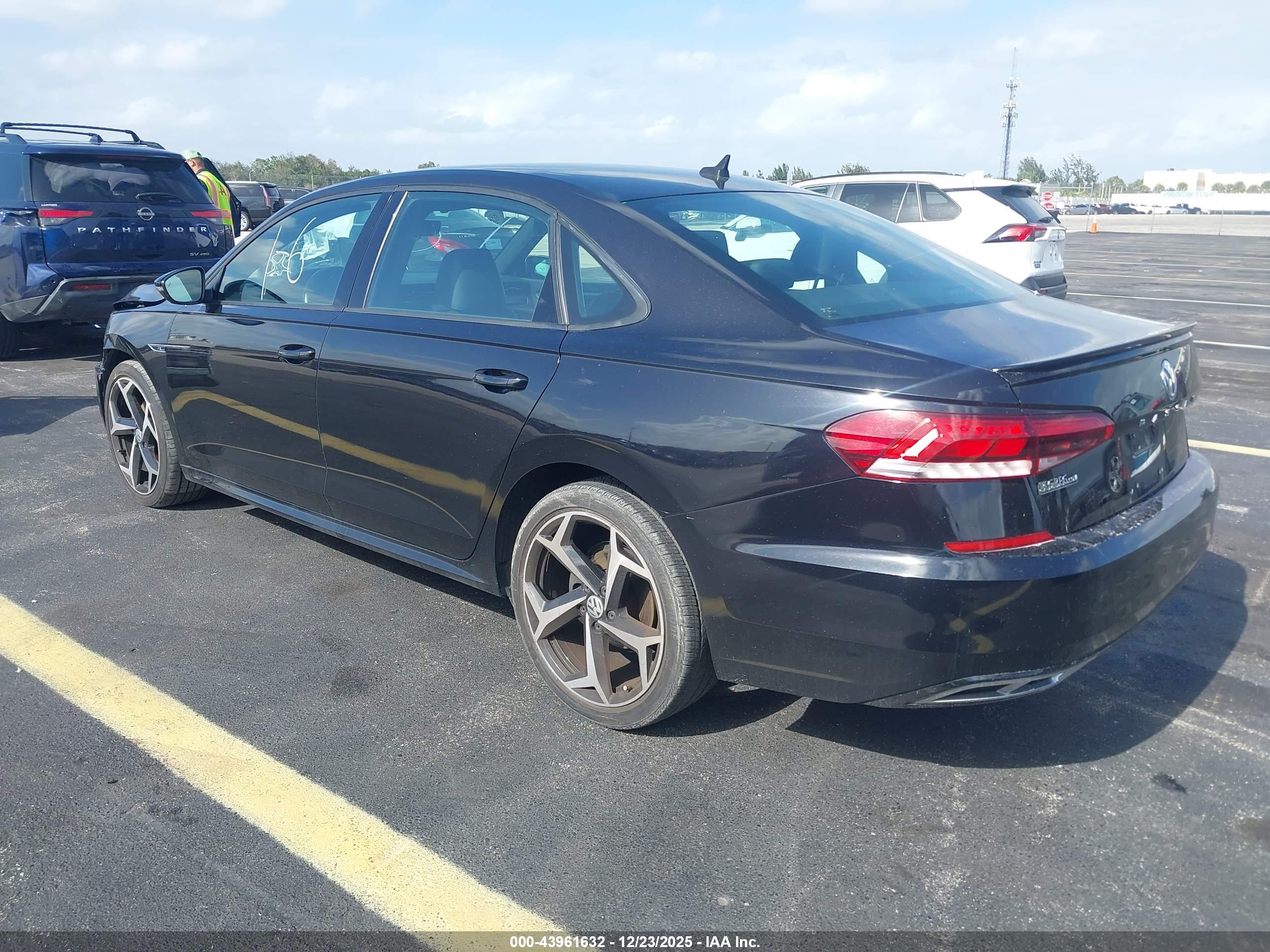 VOLKSWAGEN PASSAT image 3