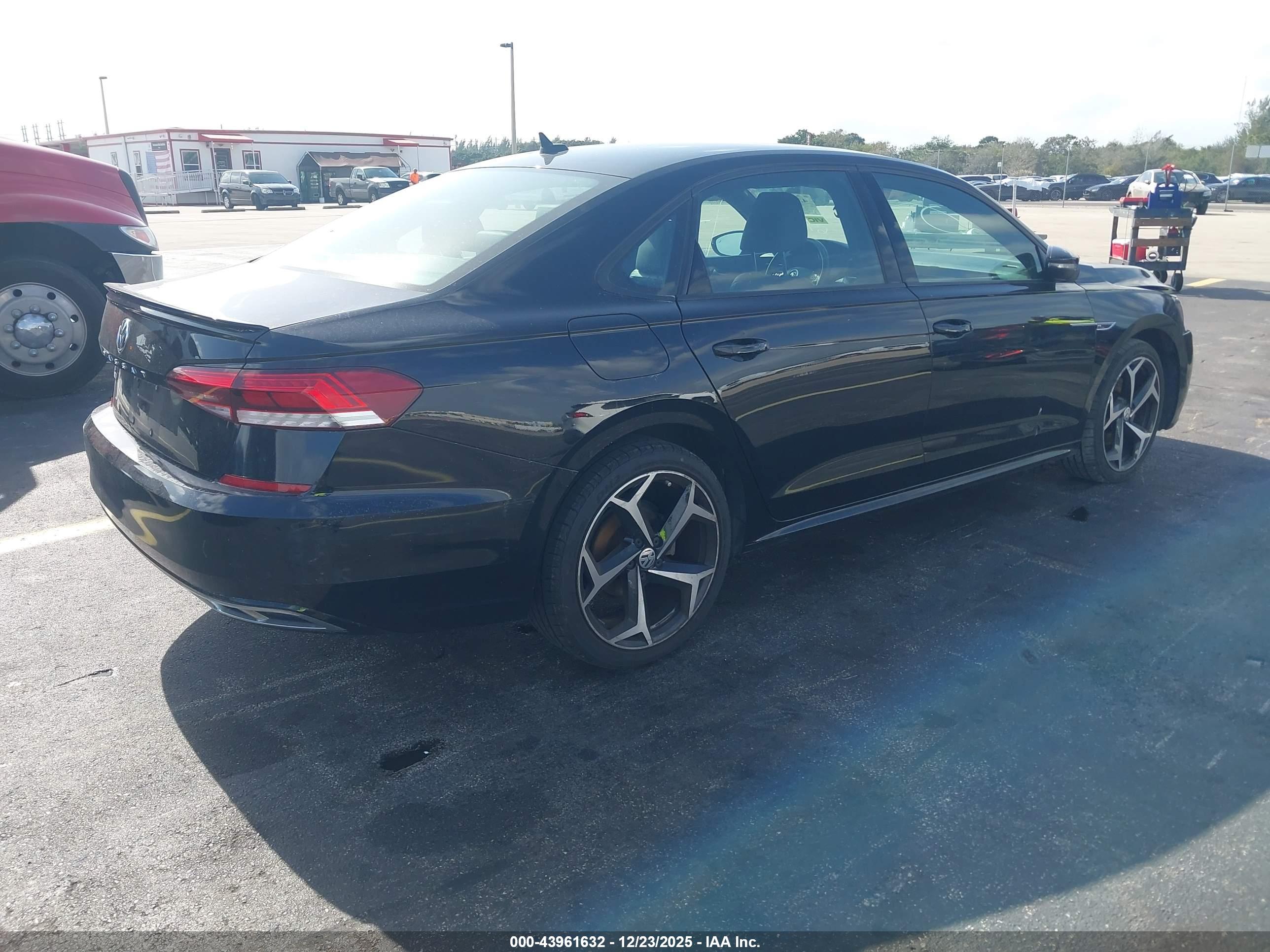 VOLKSWAGEN PASSAT image 4