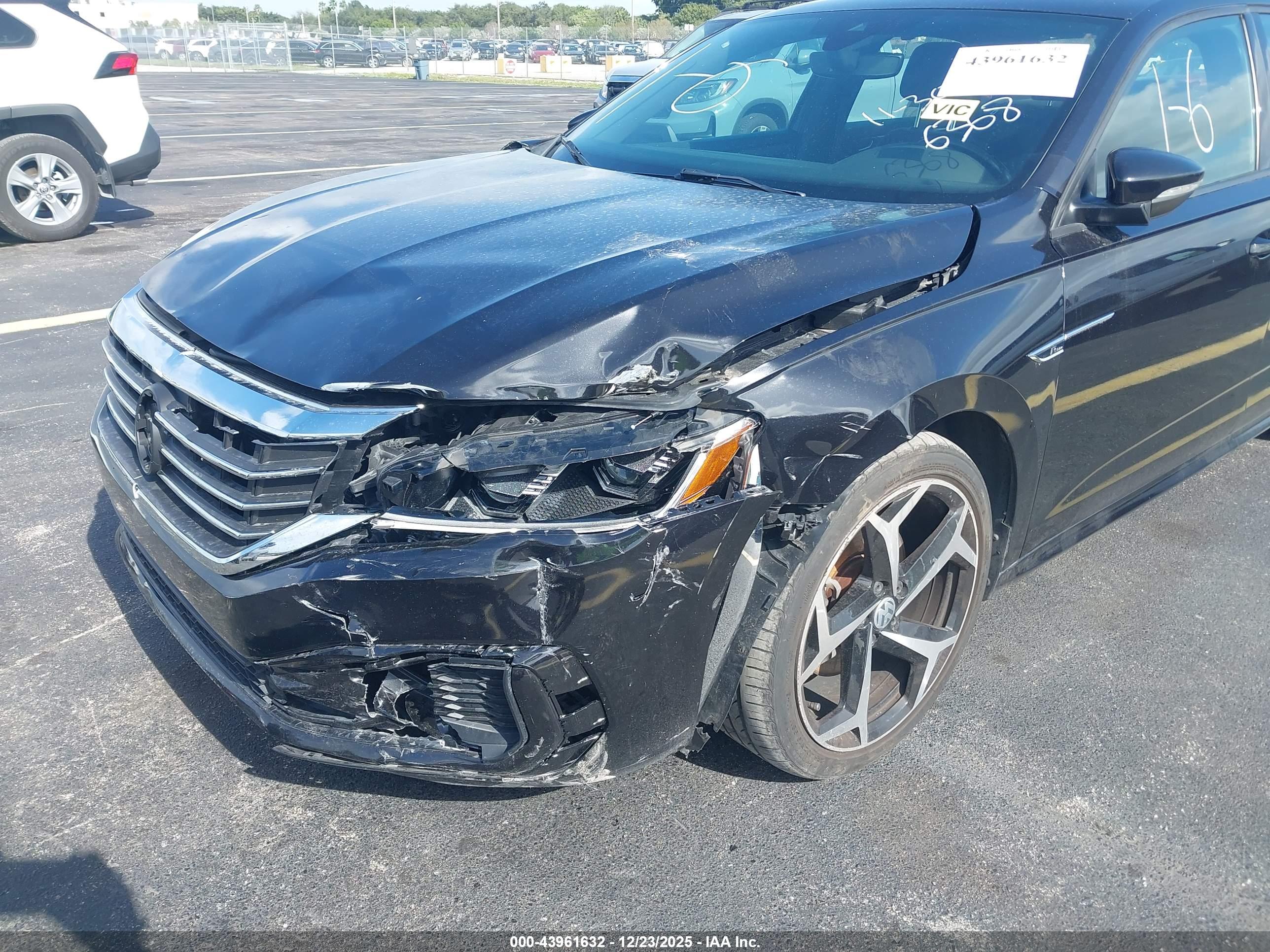 VOLKSWAGEN PASSAT image 6