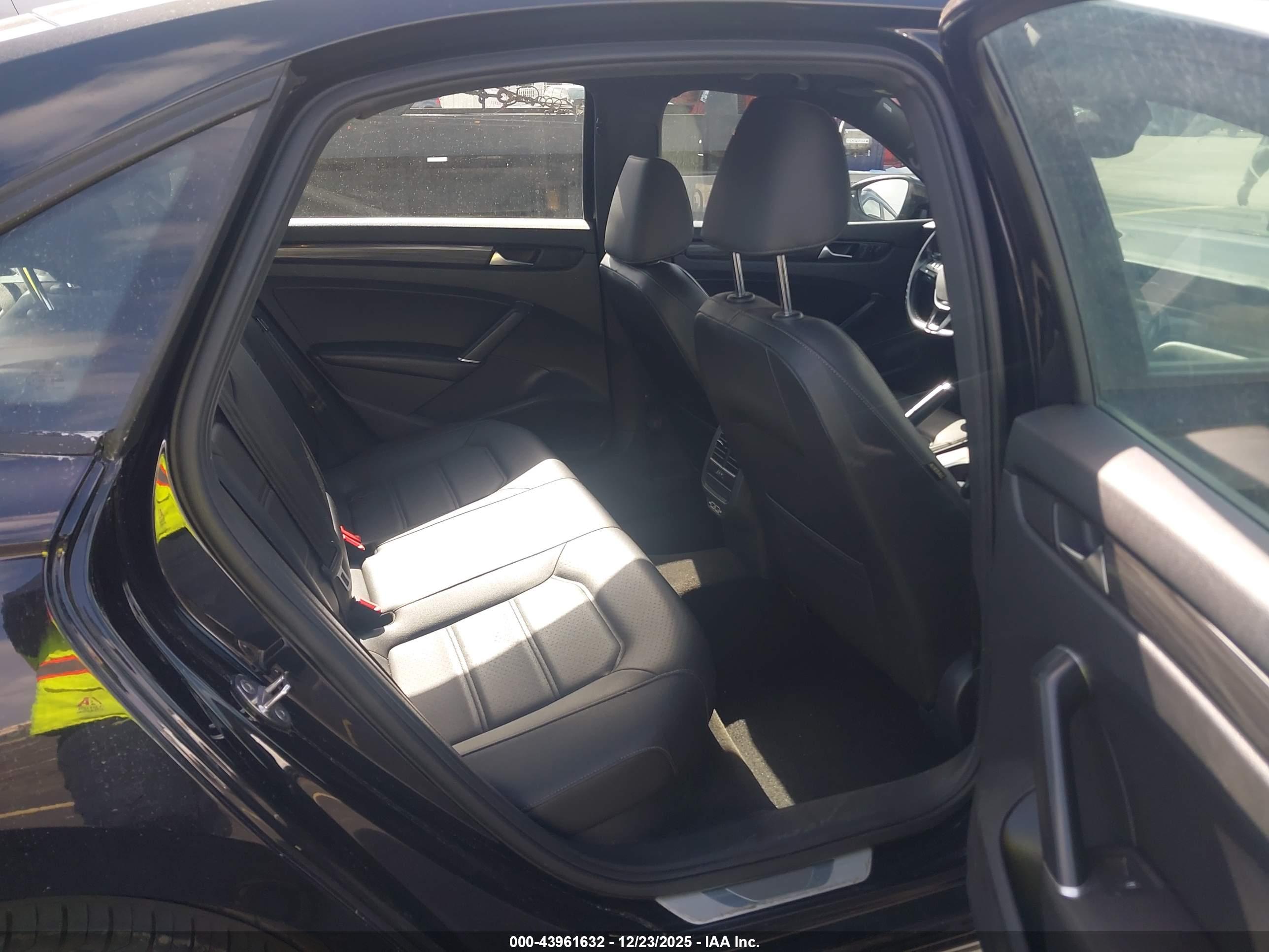 VOLKSWAGEN PASSAT image 8
