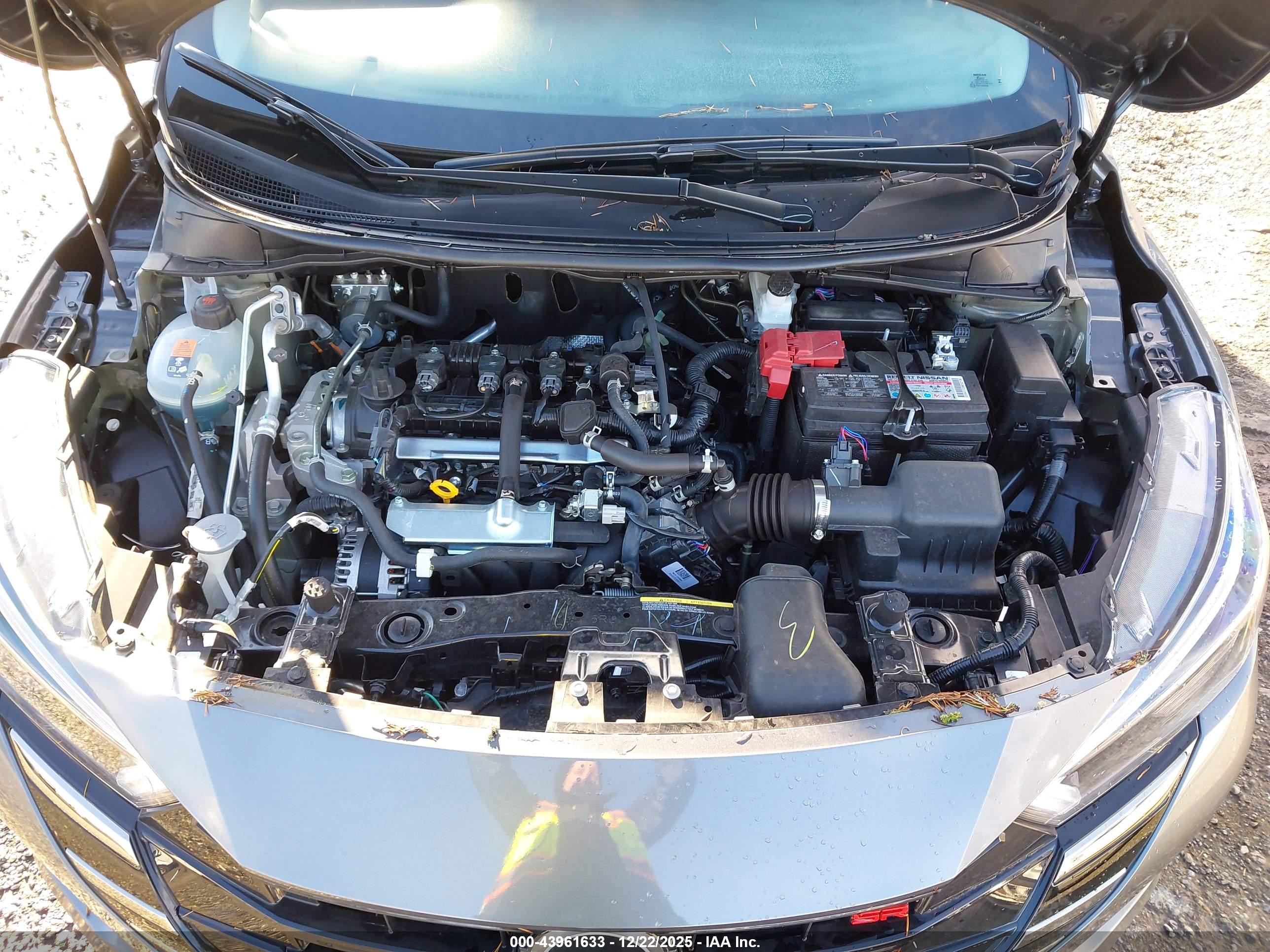 NISSAN VERSA image 10